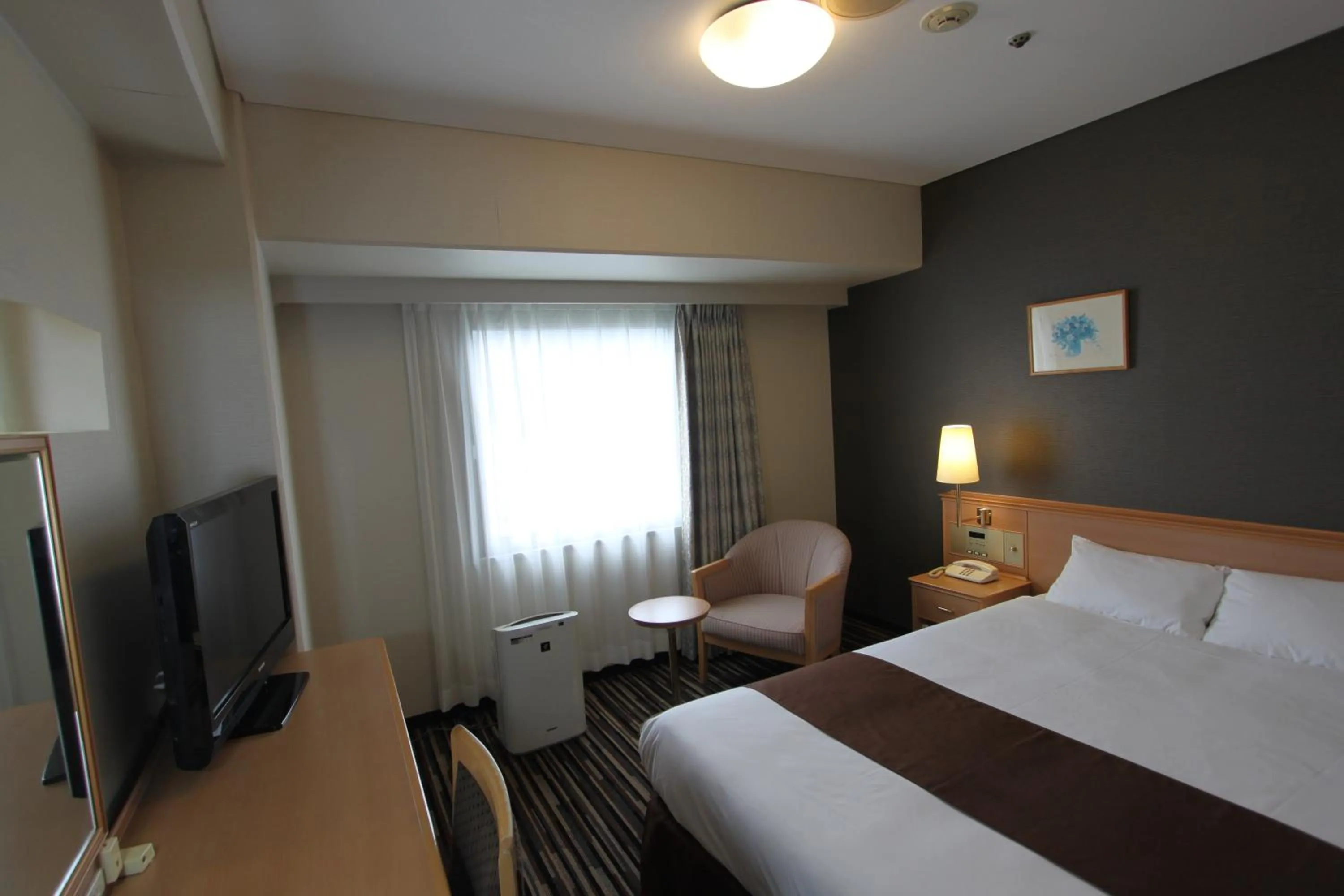 Photo of the whole room, Bed in Tokushima Tokyu Rei Hotel