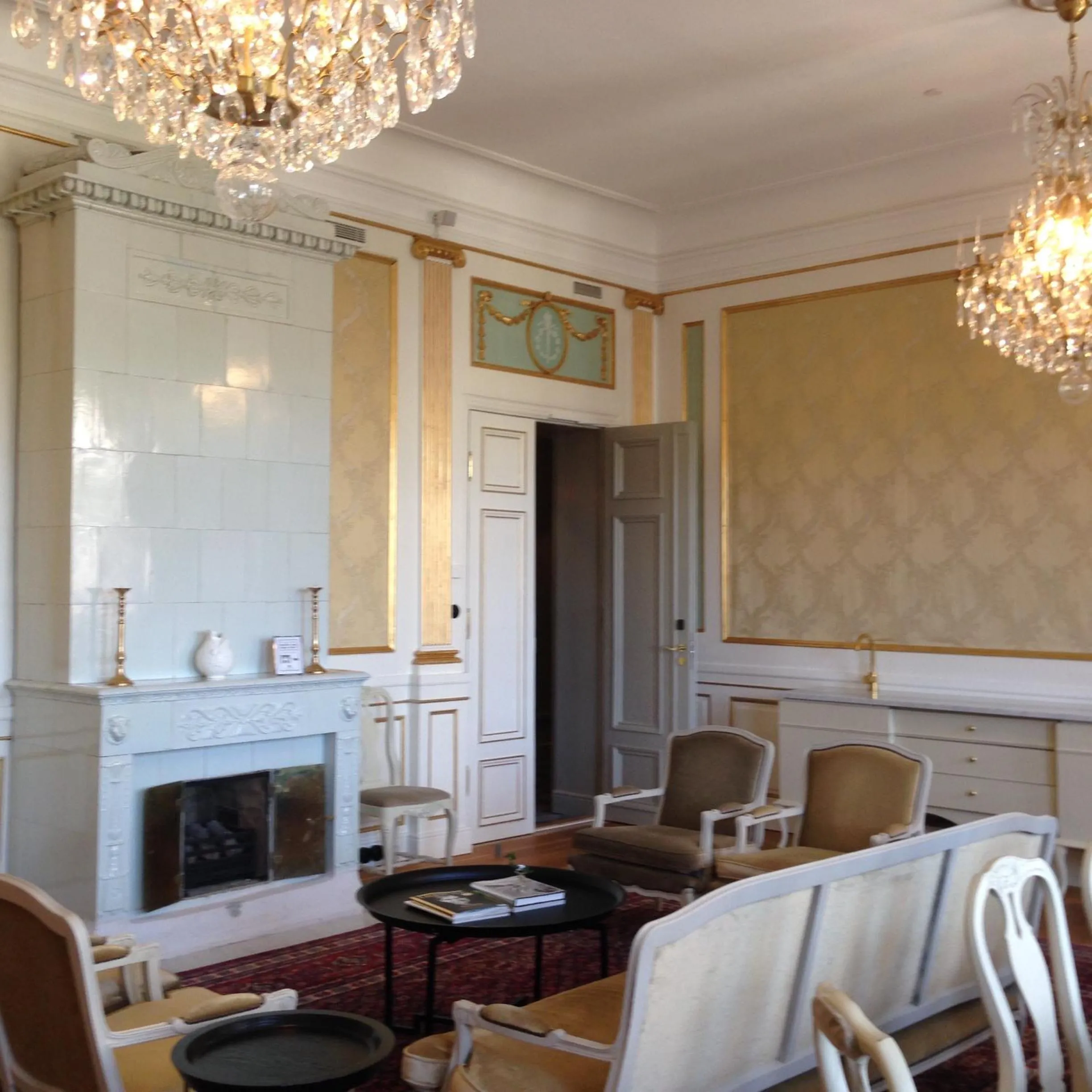 Communal lounge/ TV room in Hotel Kungsträdgården