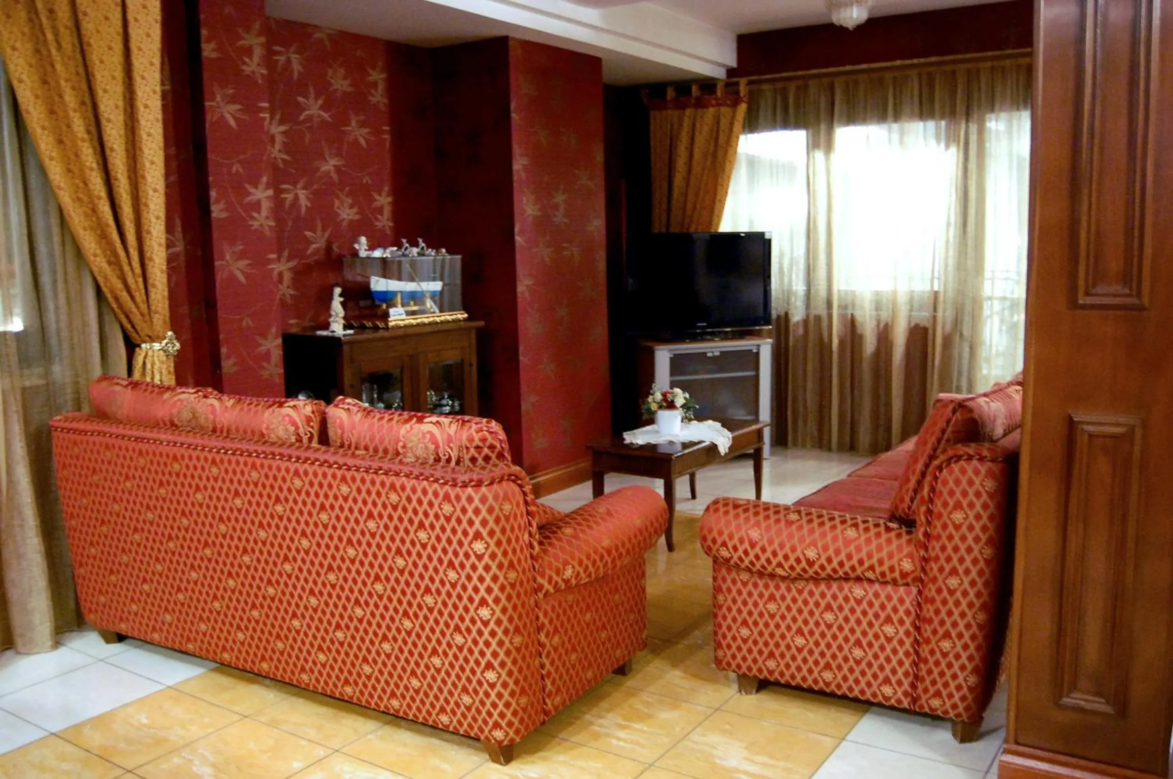 Communal lounge/ TV room in Hotel Ristorante Donato