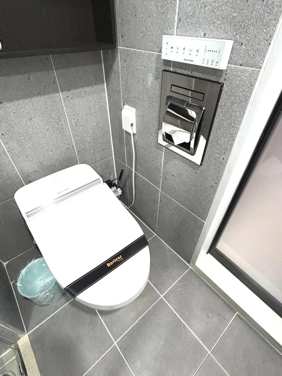 Toilet in Raviens Haeundae Avenue