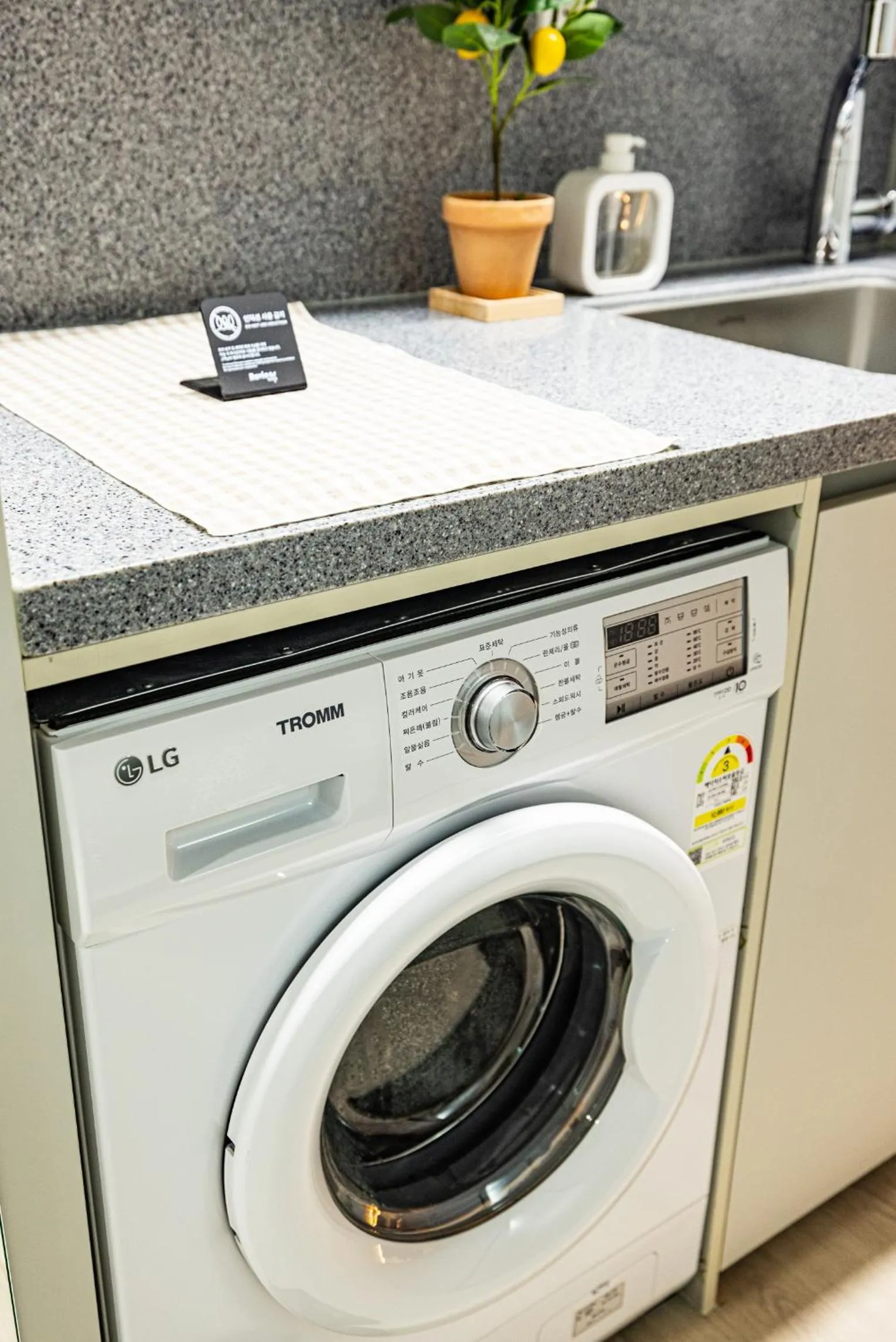 washing machine in Raviens Haeundae Avenue