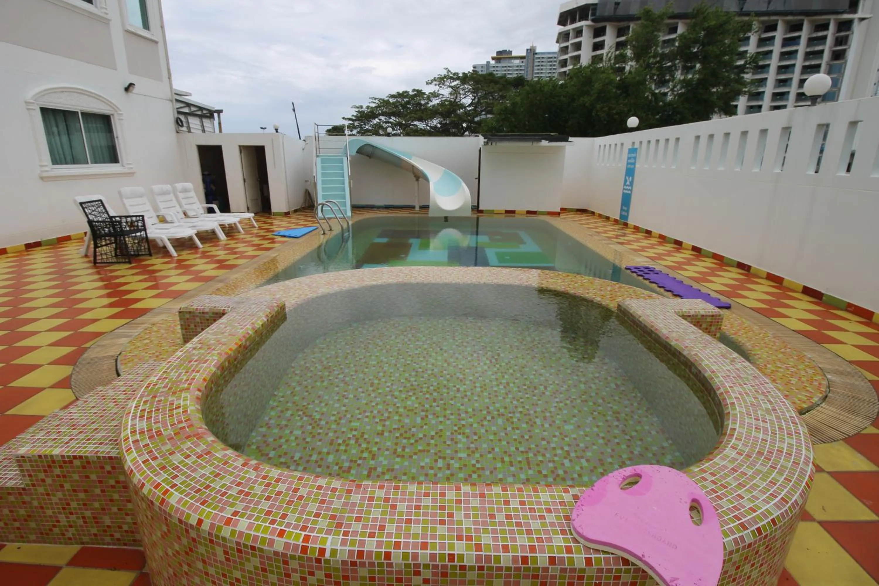 Swimming pool in KP Seaview Jomtien