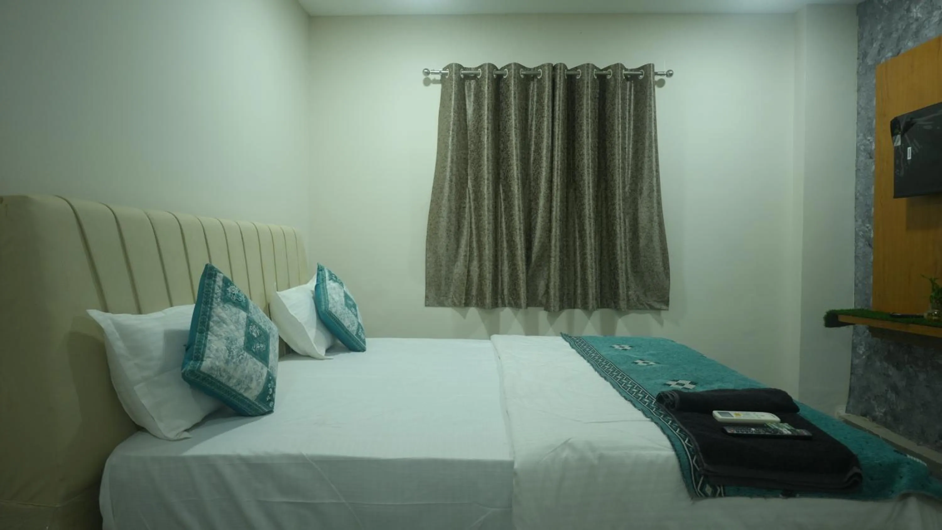 Bed in Hotel Mahakal Avantika Palace