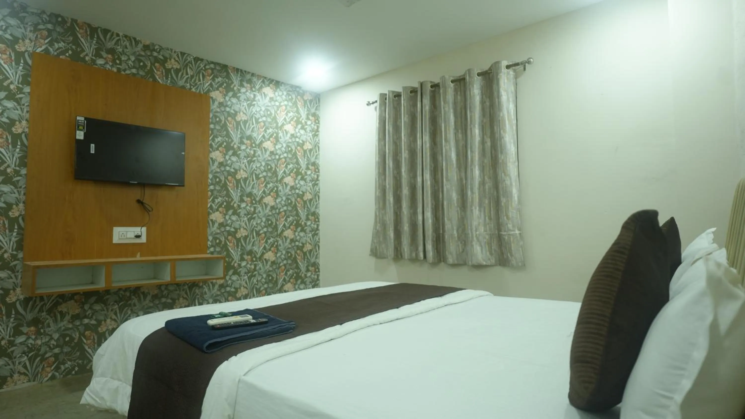 Bed in Hotel Mahakal Avantika Palace