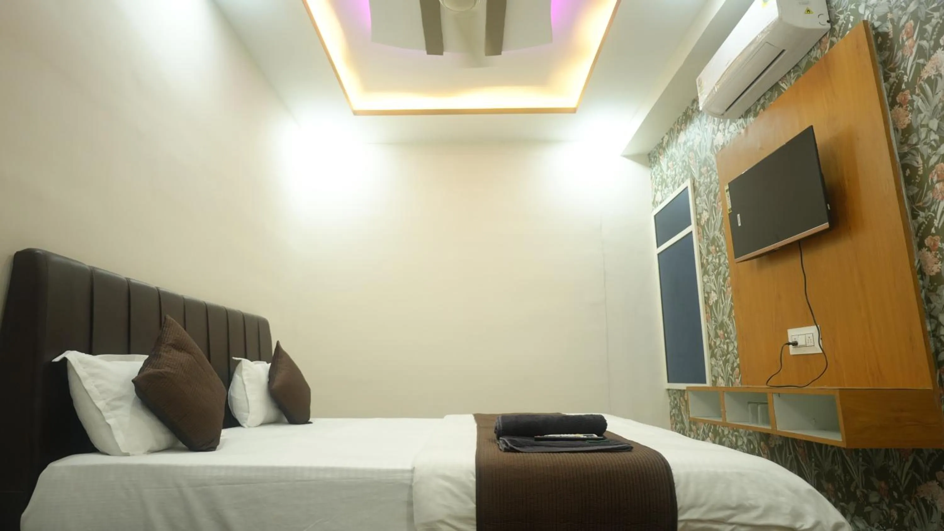 Bed in Hotel Mahakal Avantika Palace