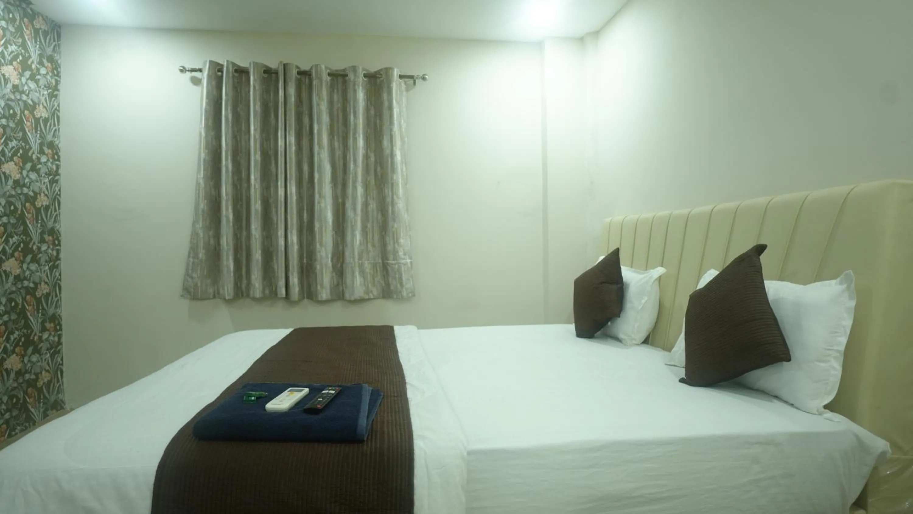 Bed in Hotel Mahakal Avantika Palace