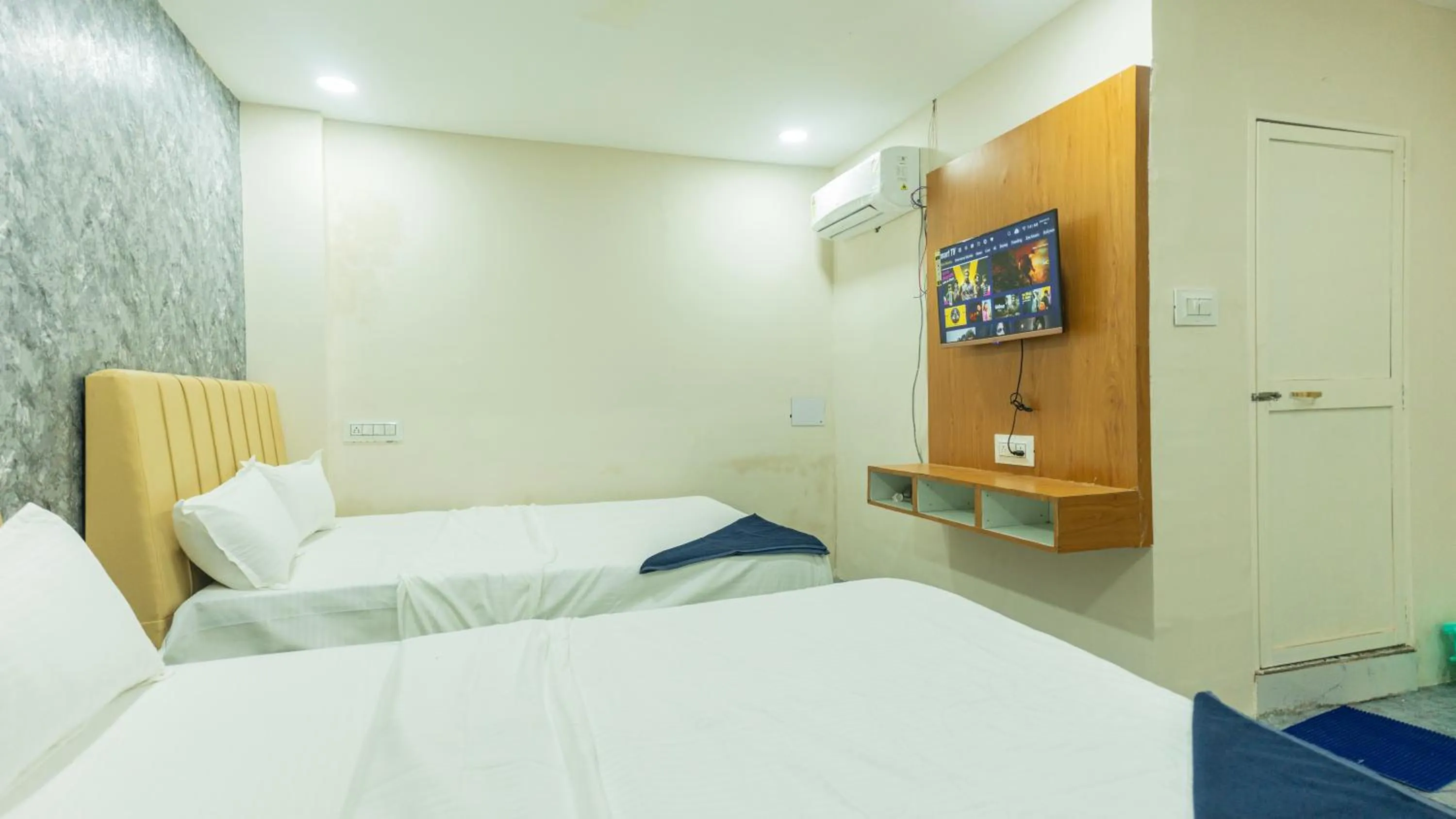 Bed in Hotel Mahakal Avantika Palace