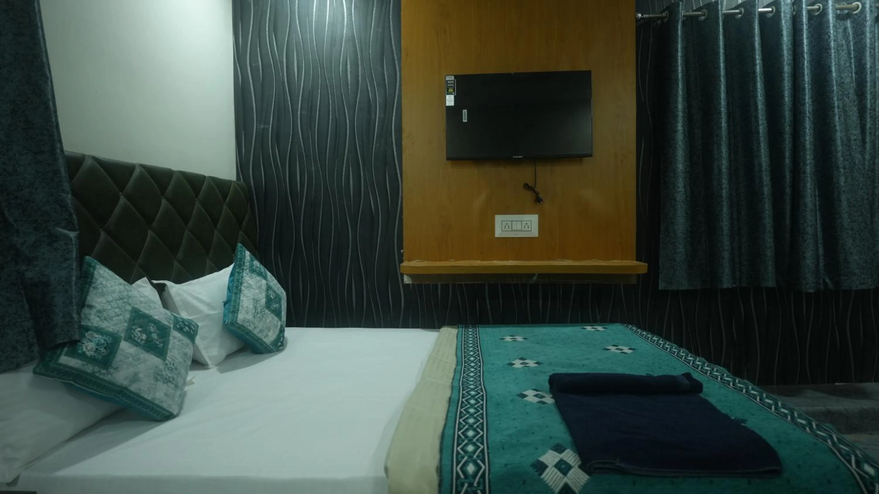 Bed in Hotel Mahakal Avantika Palace