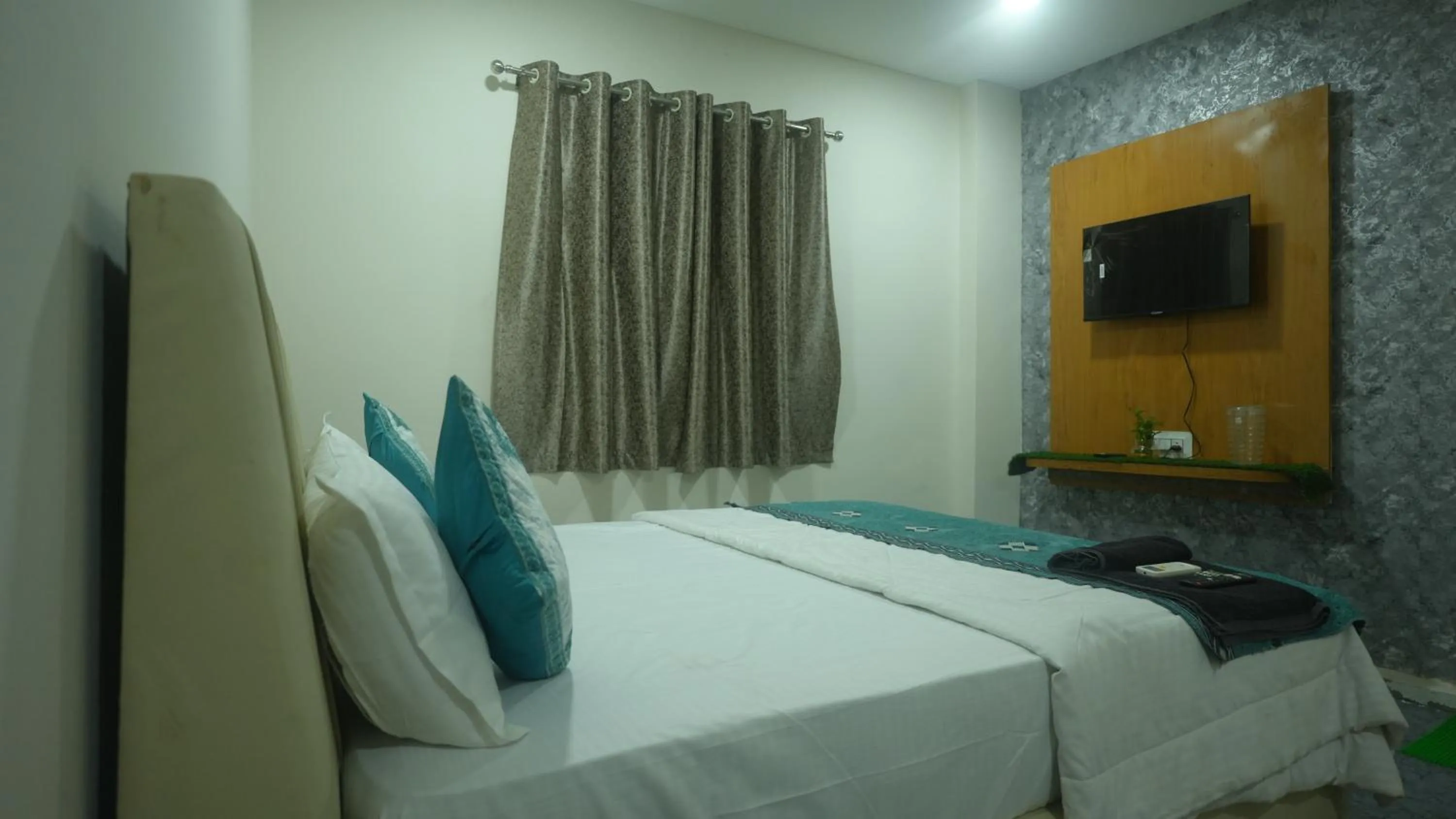 Bed in Hotel Mahakal Avantika Palace