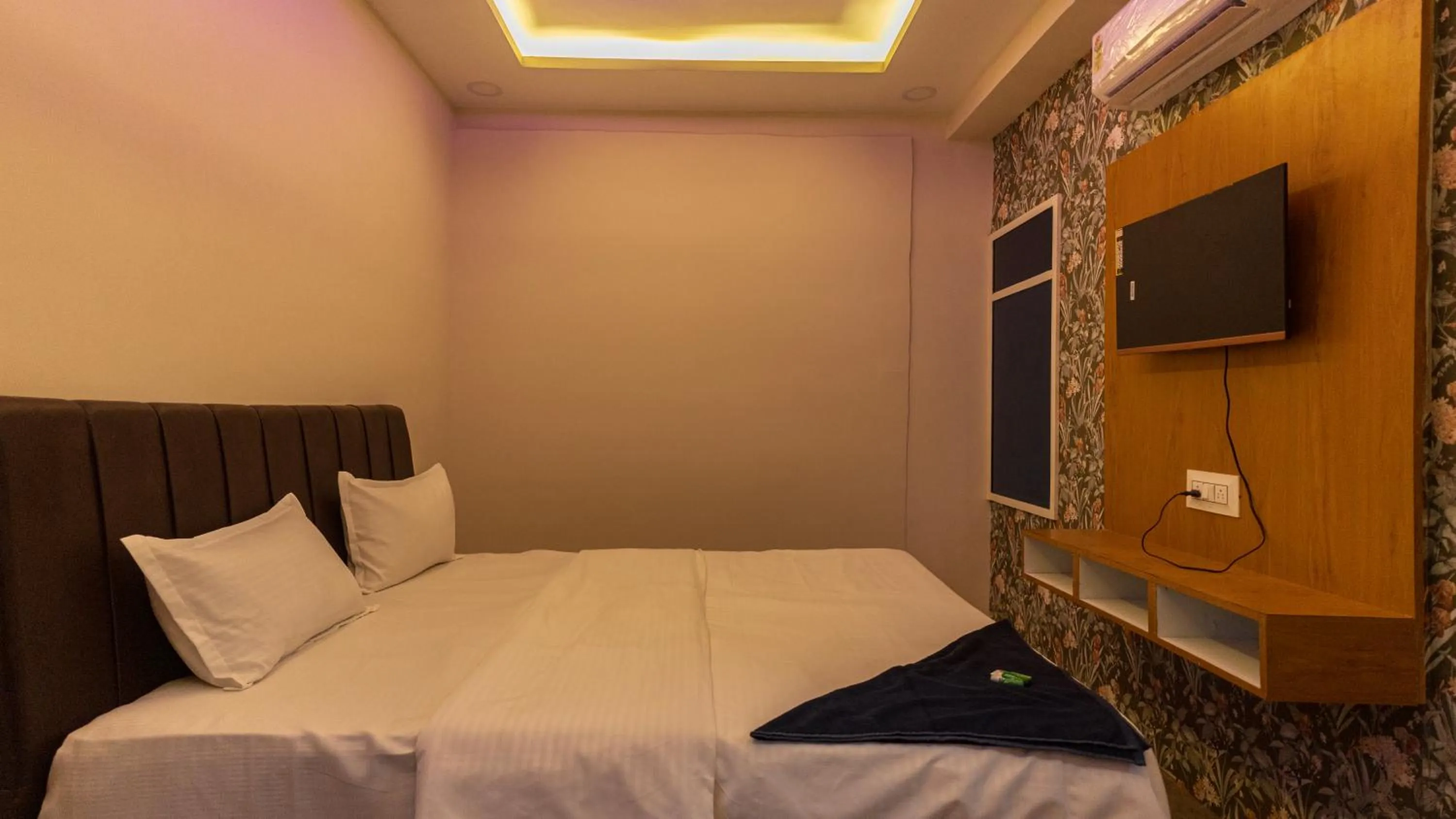 Bed in Hotel Mahakal Avantika Palace