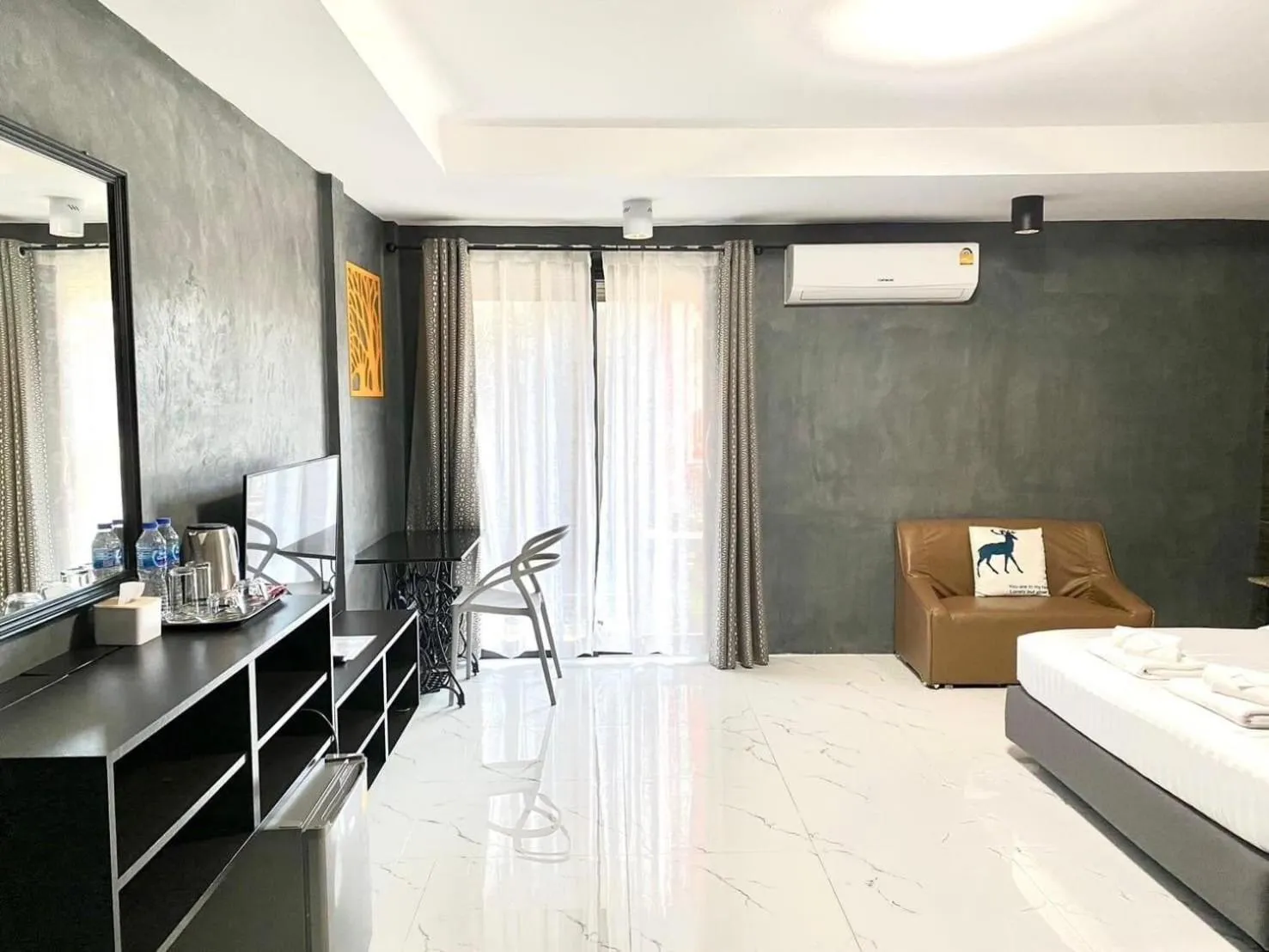 Bedroom, Bed in Chainatgrand Hotel