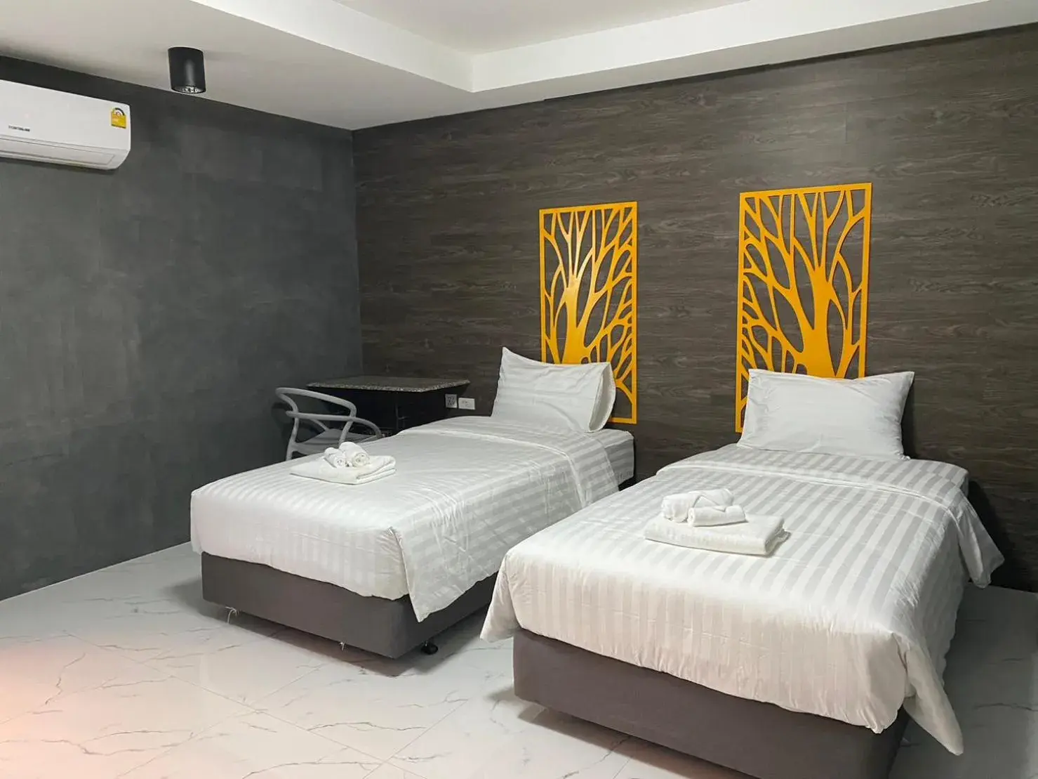 Deluxe Twin Room in Chainatgrand Hotel Deluxe Twin Room in Chainatgrand Hotel