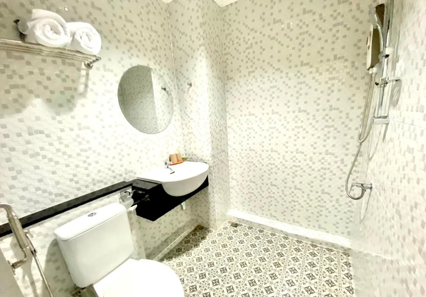 Shower in Chainatgrand Hotel