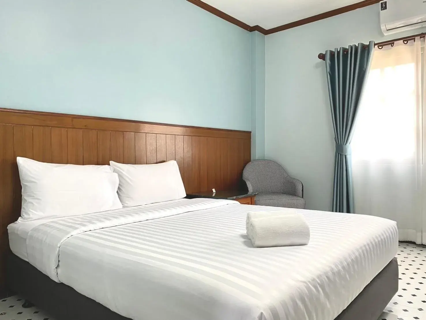 Superior Double Room in Chainatgrand Hotel Superior Double Room in Chainatgrand Hotel