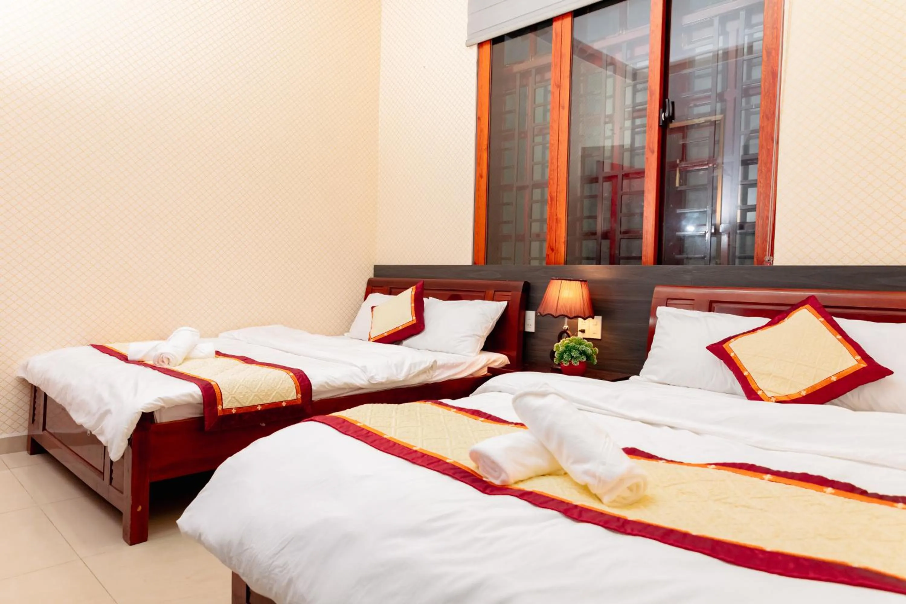 Bedroom, Bed in Hoang Long Hotel Da Lat City