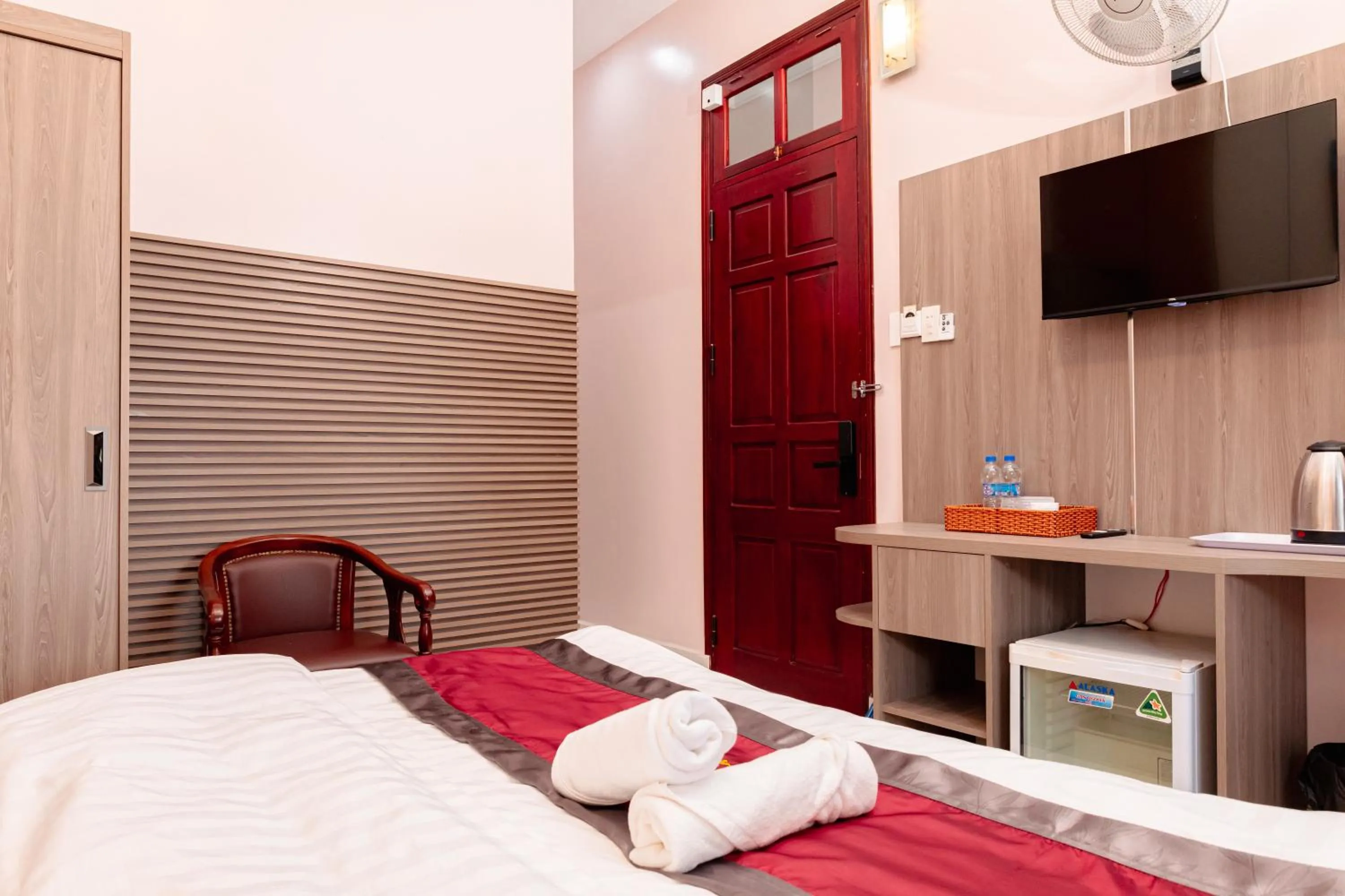 TV and multimedia, Bed in Hoang Long Hotel Da Lat City