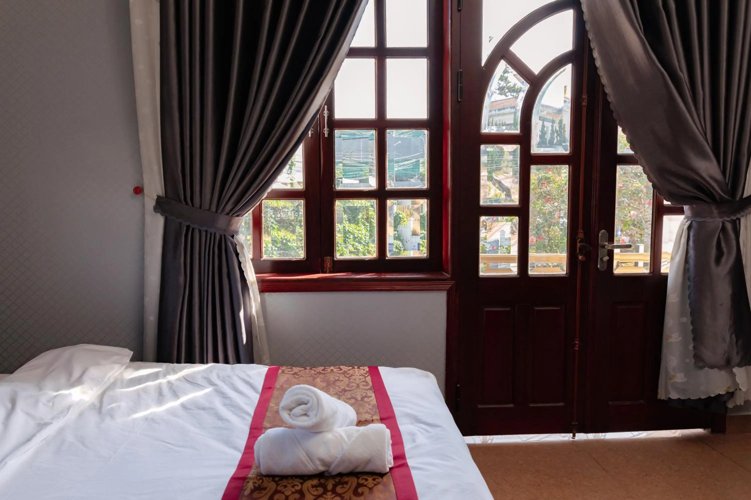 Bed in Hoang Long Hotel Da Lat City