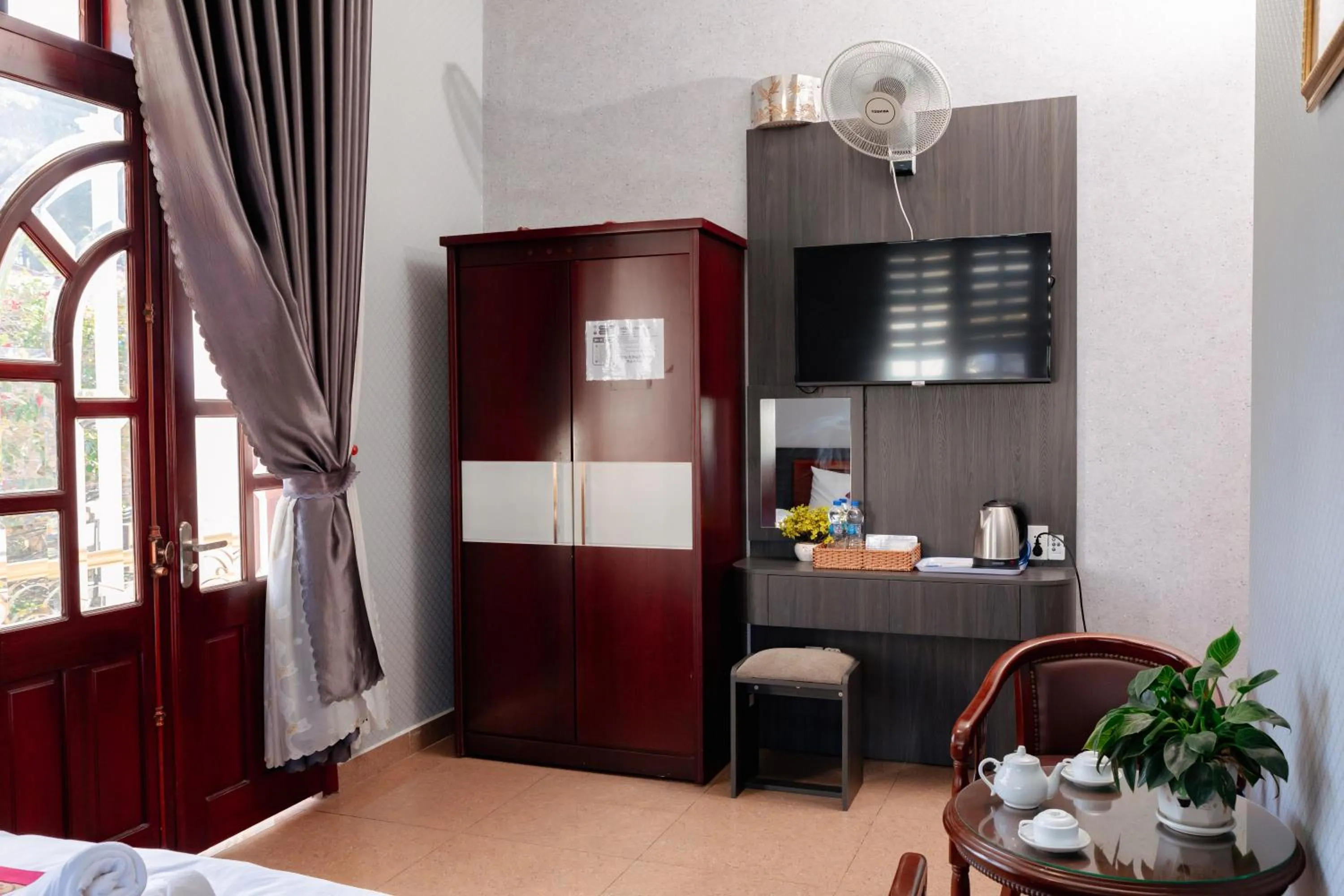 minibar, Bed in Hoang Long Hotel Da Lat City