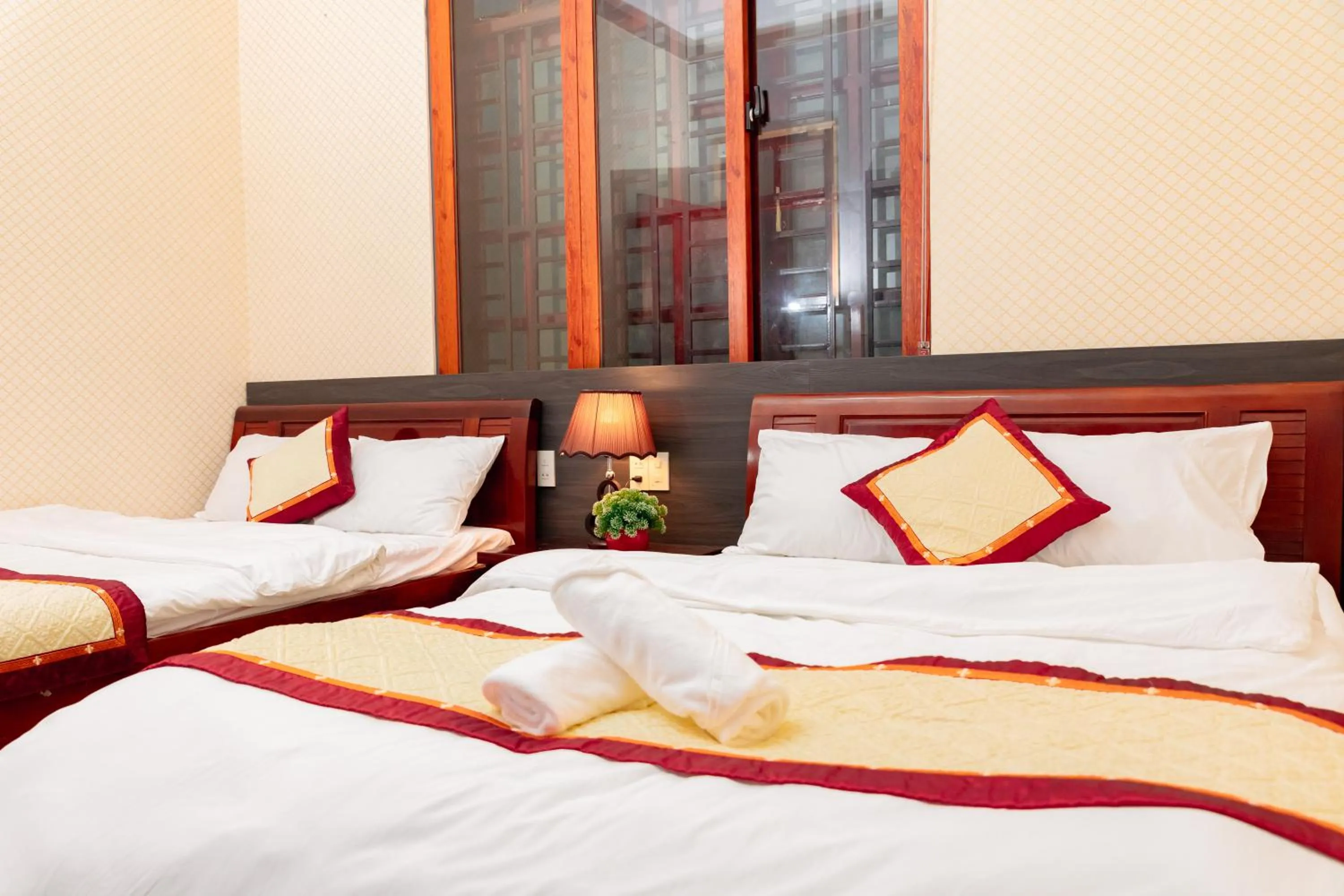 Bed in Hoang Long Hotel Da Lat City