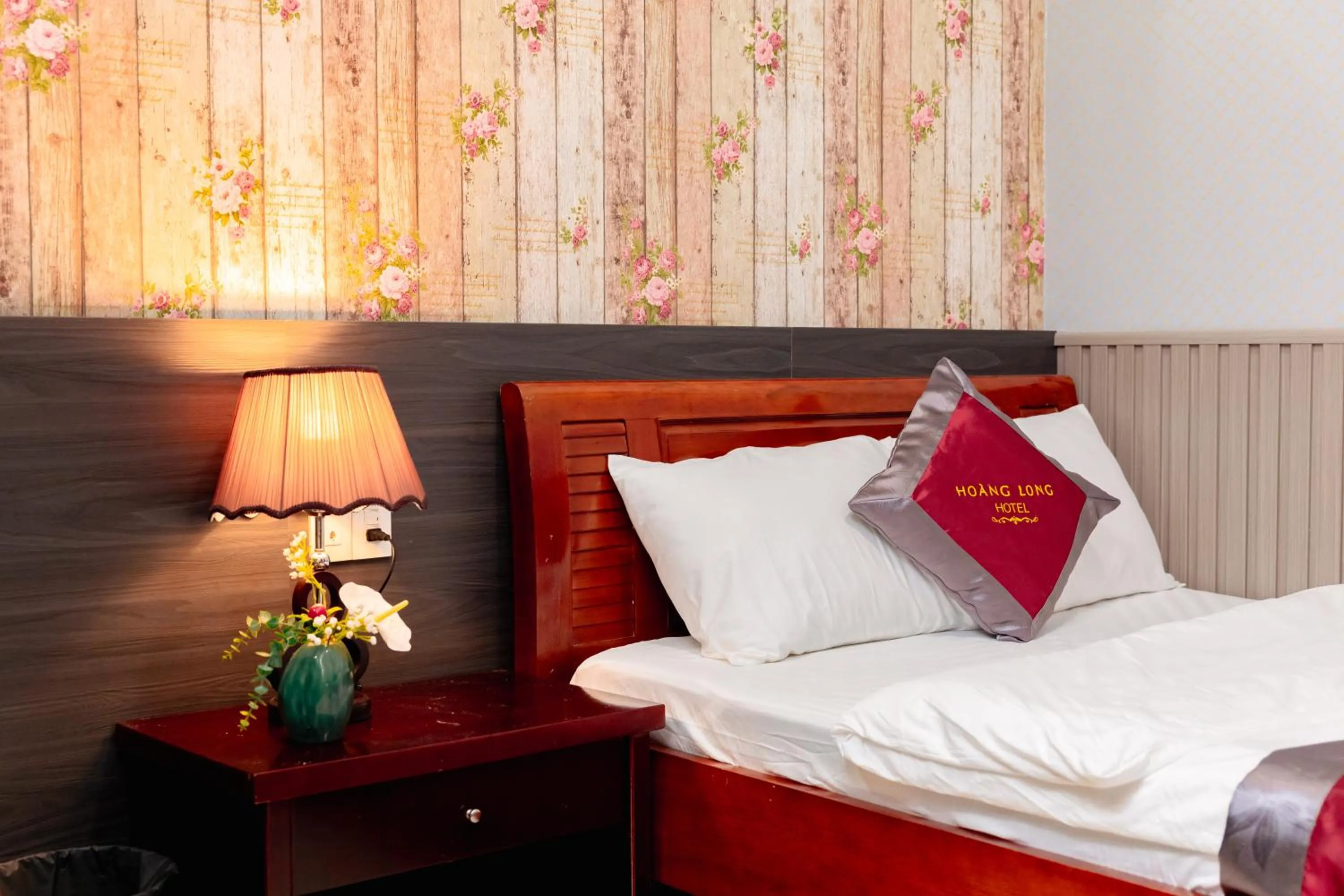 Bedroom, Bed in Hoang Long Hotel Da Lat City