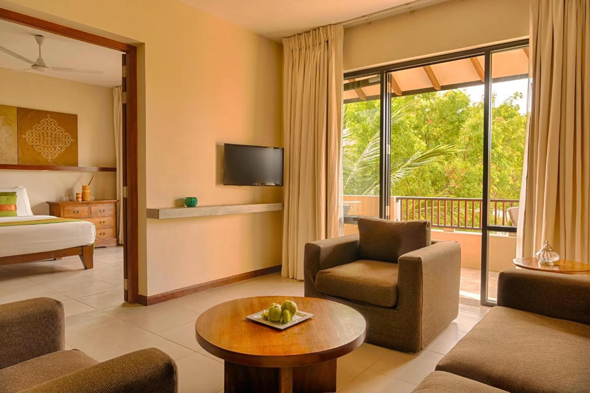 Living room, Bed in Sunrise Pasikuda