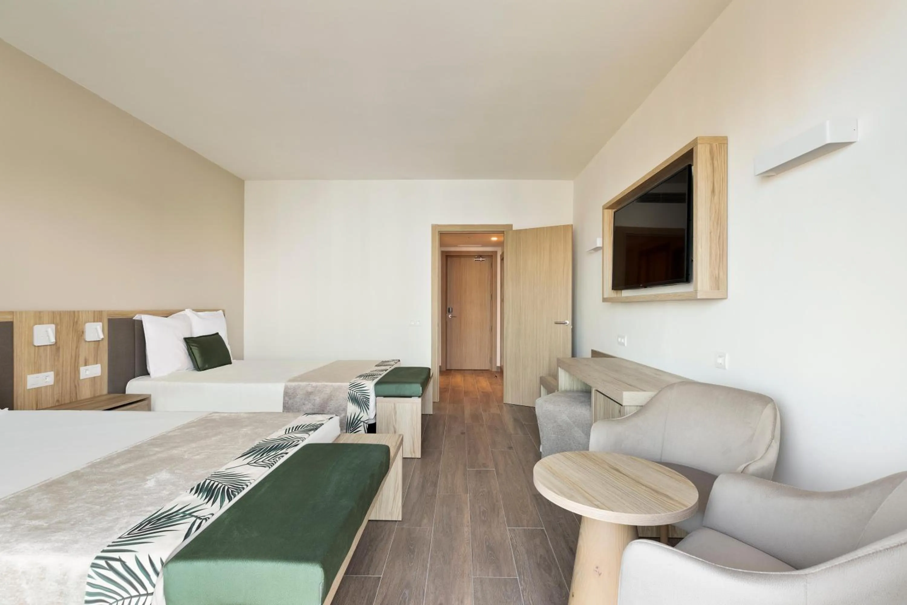 Photo of the whole room, Bed in Hotel Best Triton