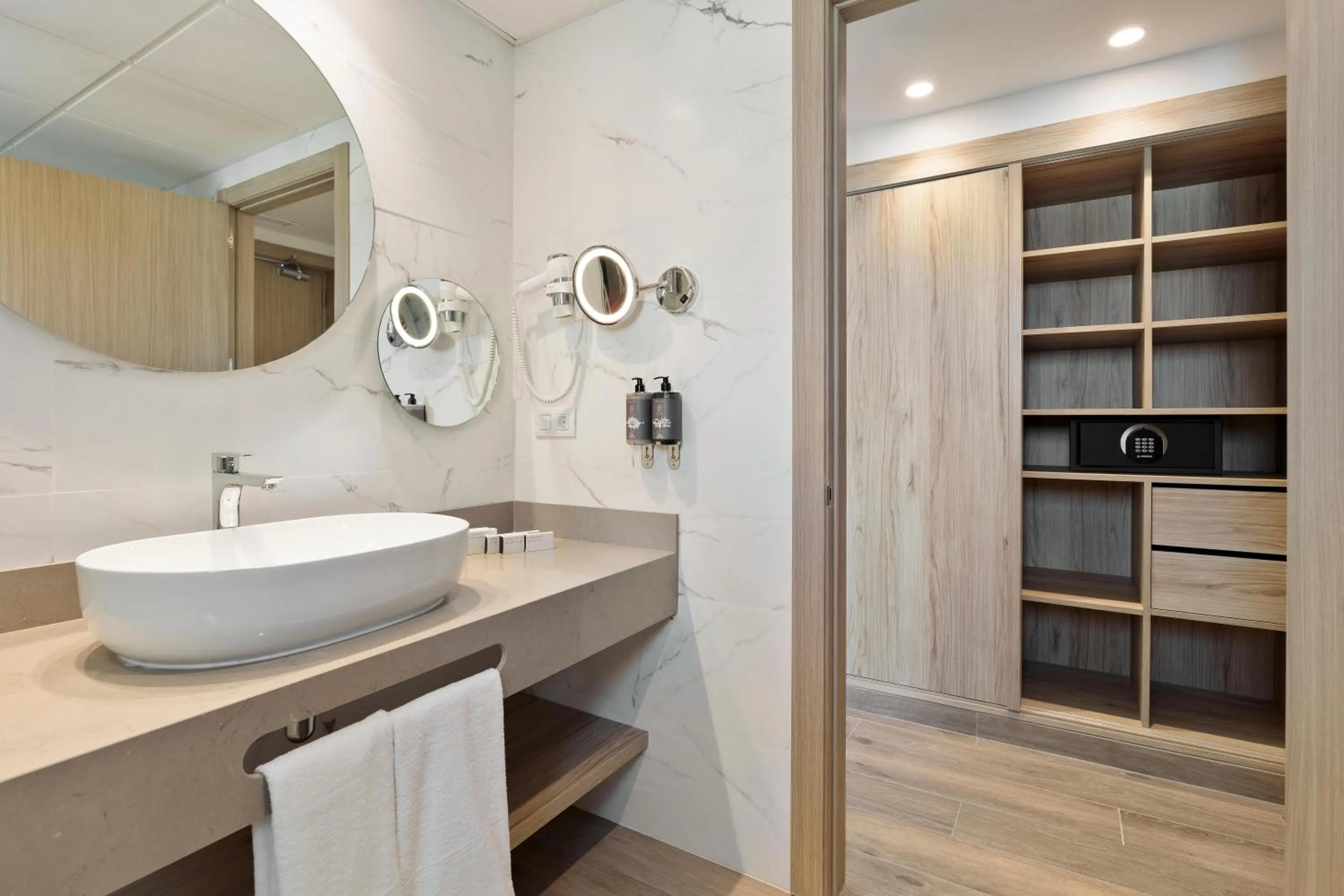 Bathroom in Hotel Best Triton