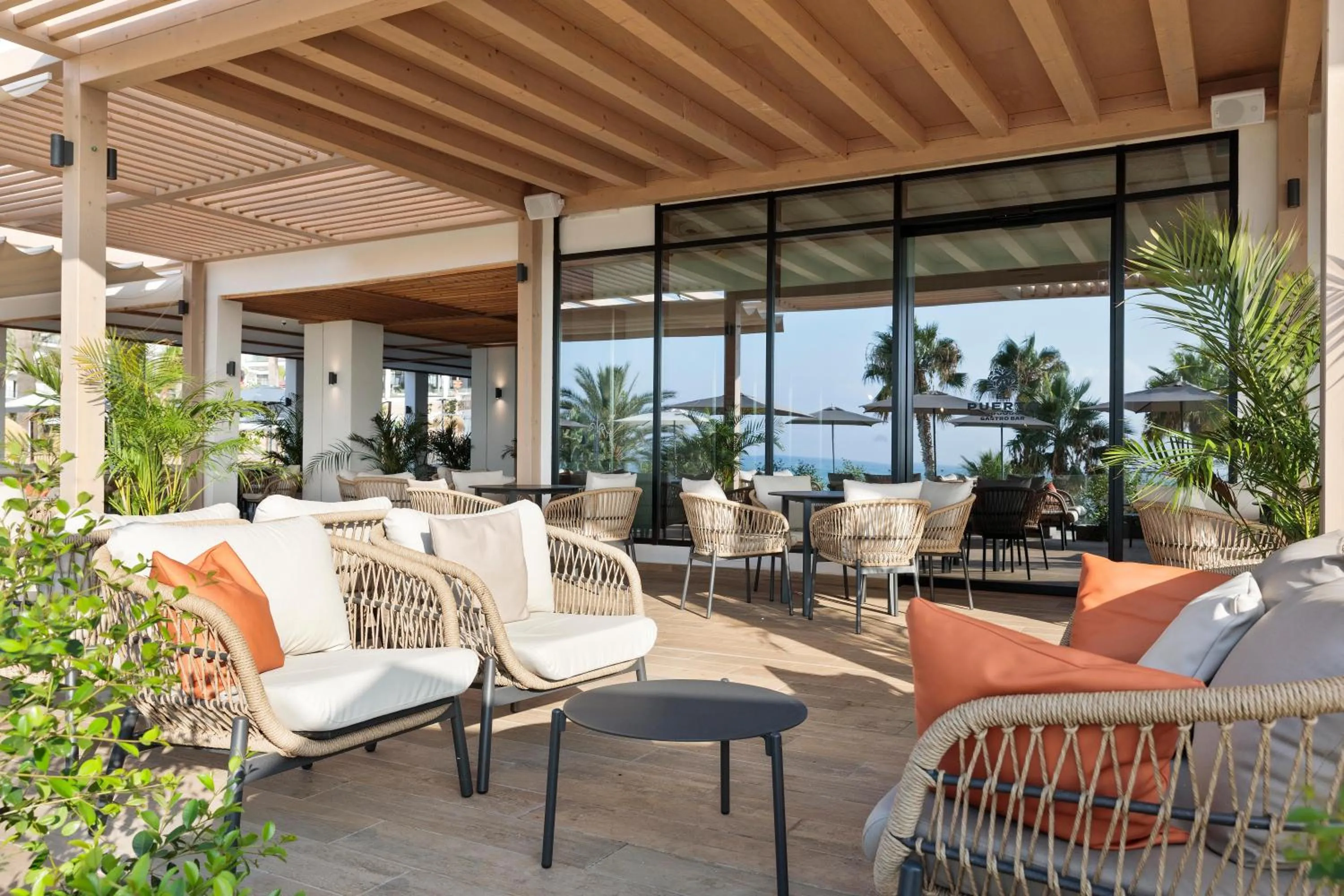 Lounge or bar in Hotel Best Triton