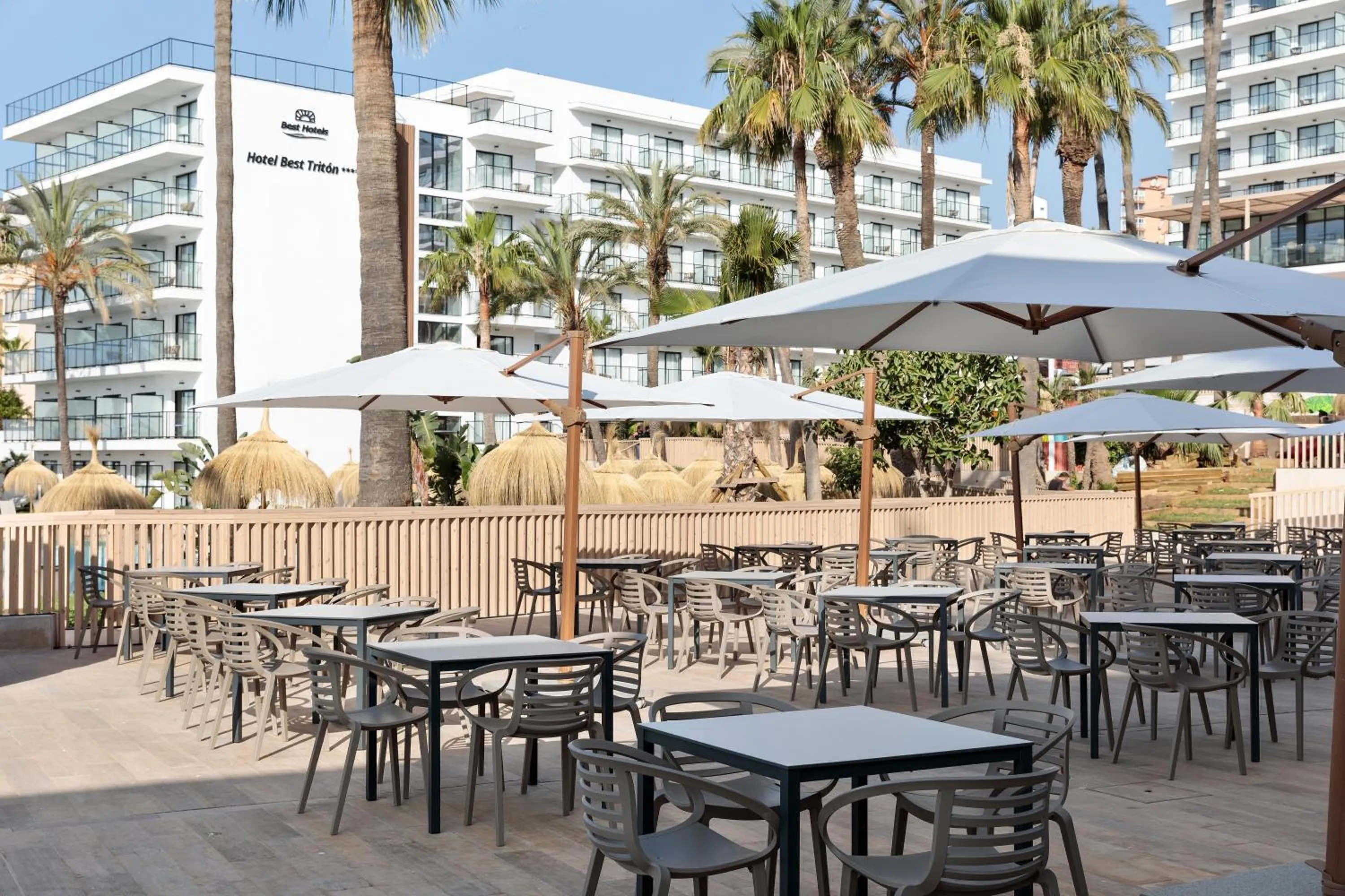 Balcony/Terrace in Hotel Best Triton