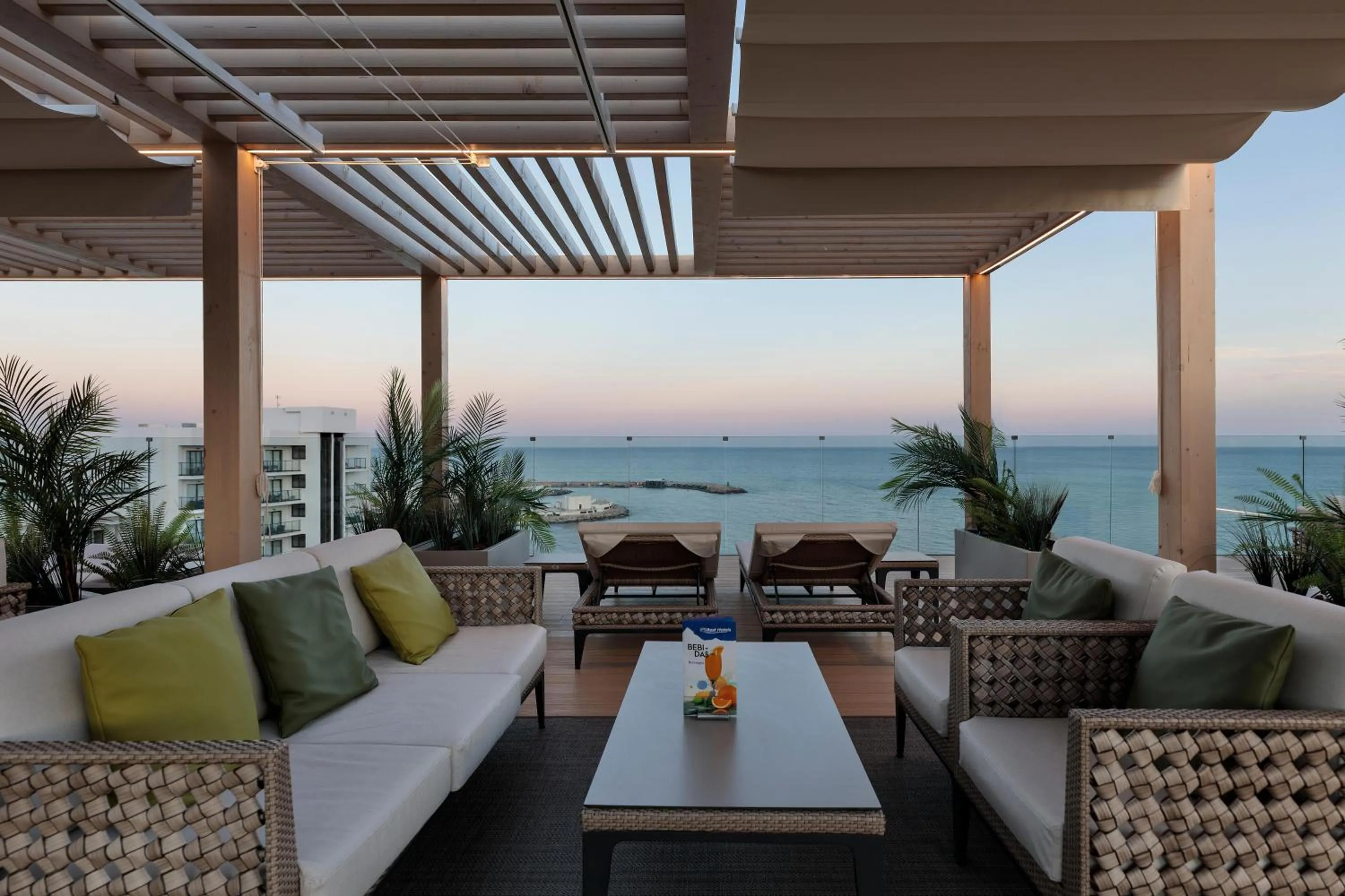 Lounge or bar in Hotel Best Triton