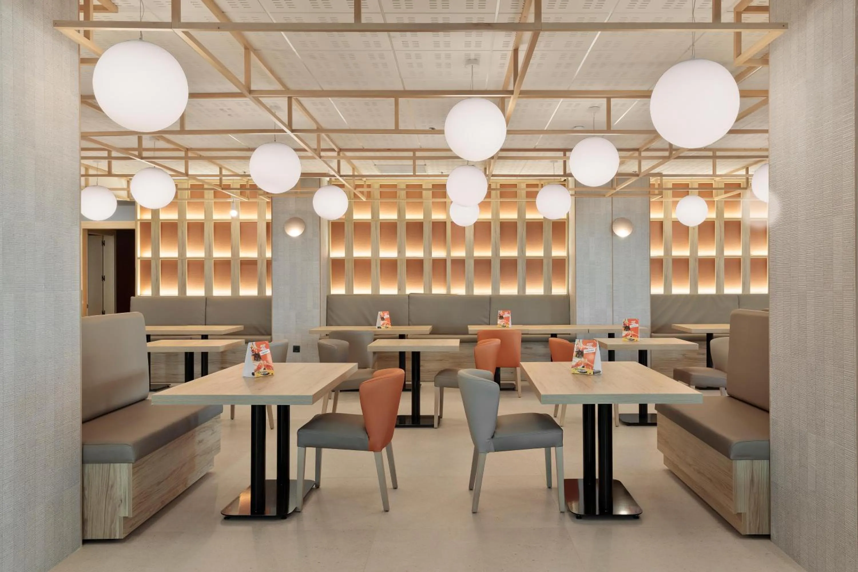 Lounge or bar in Hotel Best Triton