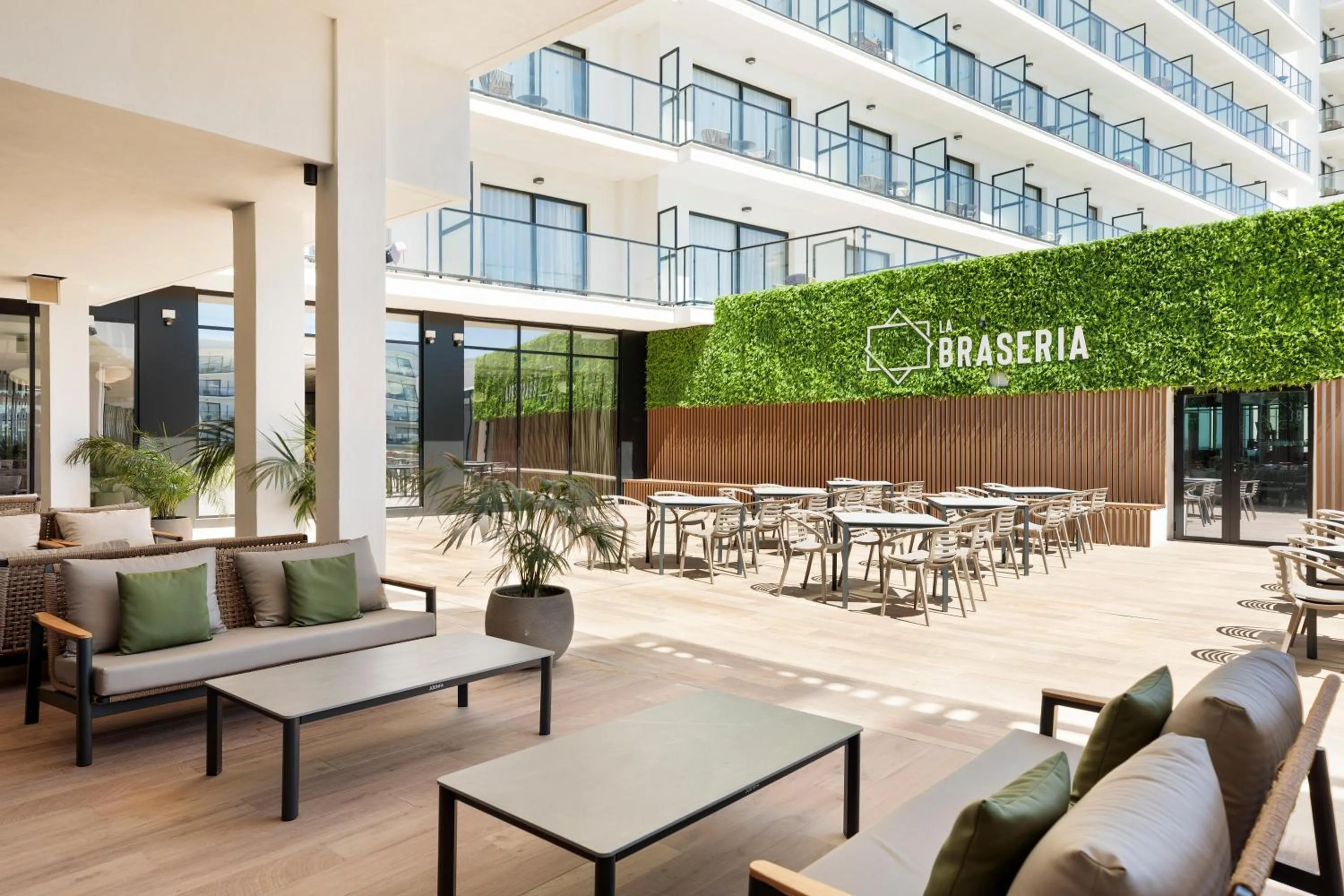 Restaurant/places to eat in Hotel Best Triton