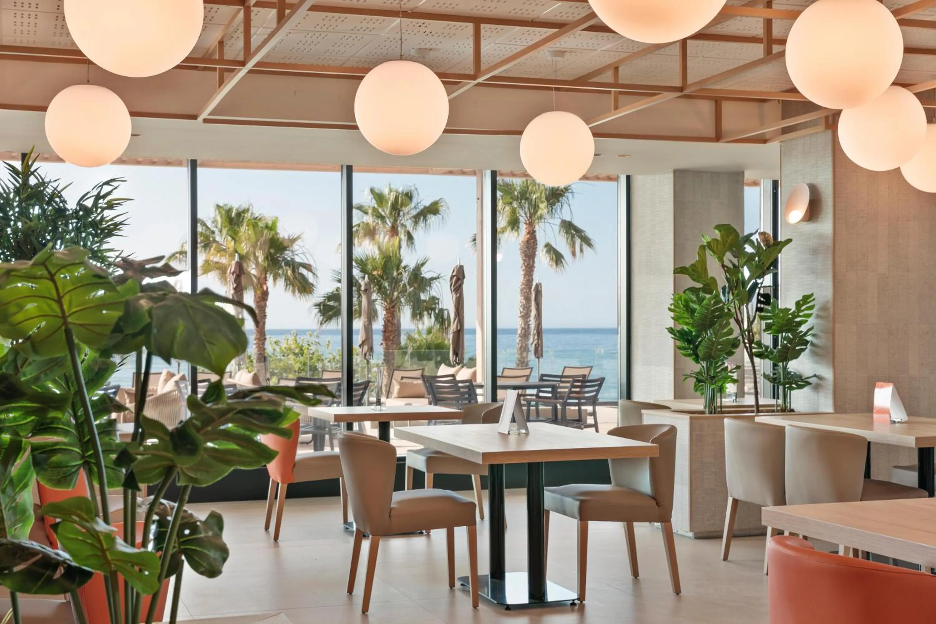 Lounge or bar in Hotel Best Triton