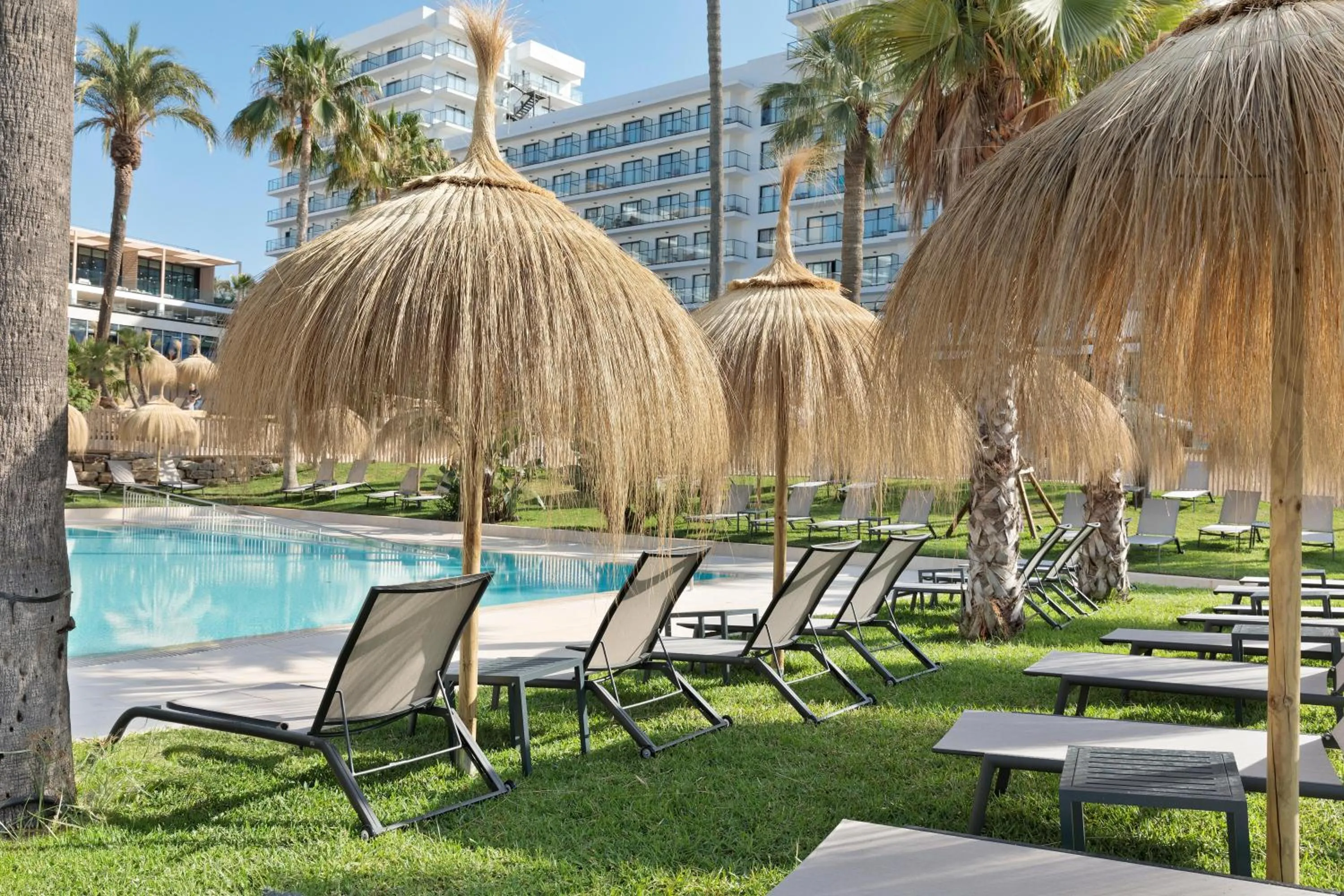 Swimming pool in Hotel Best Triton