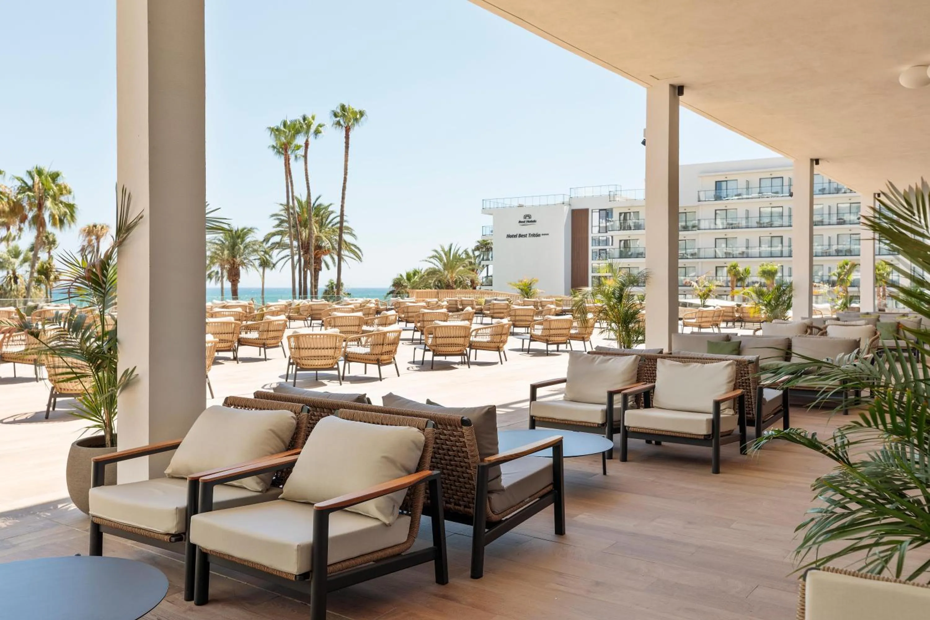 Lounge or bar in Hotel Best Triton