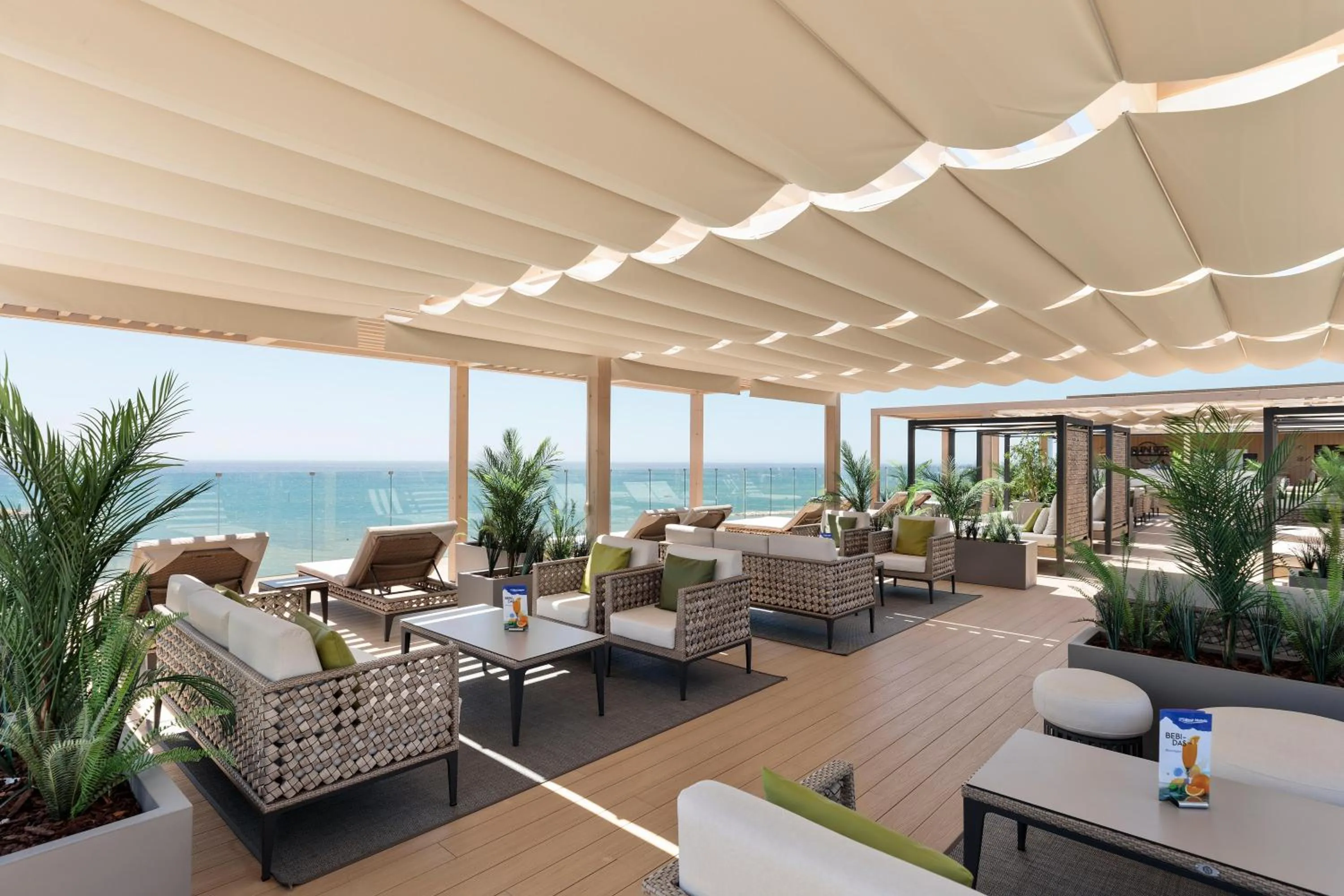 Lounge or bar in Hotel Best Triton