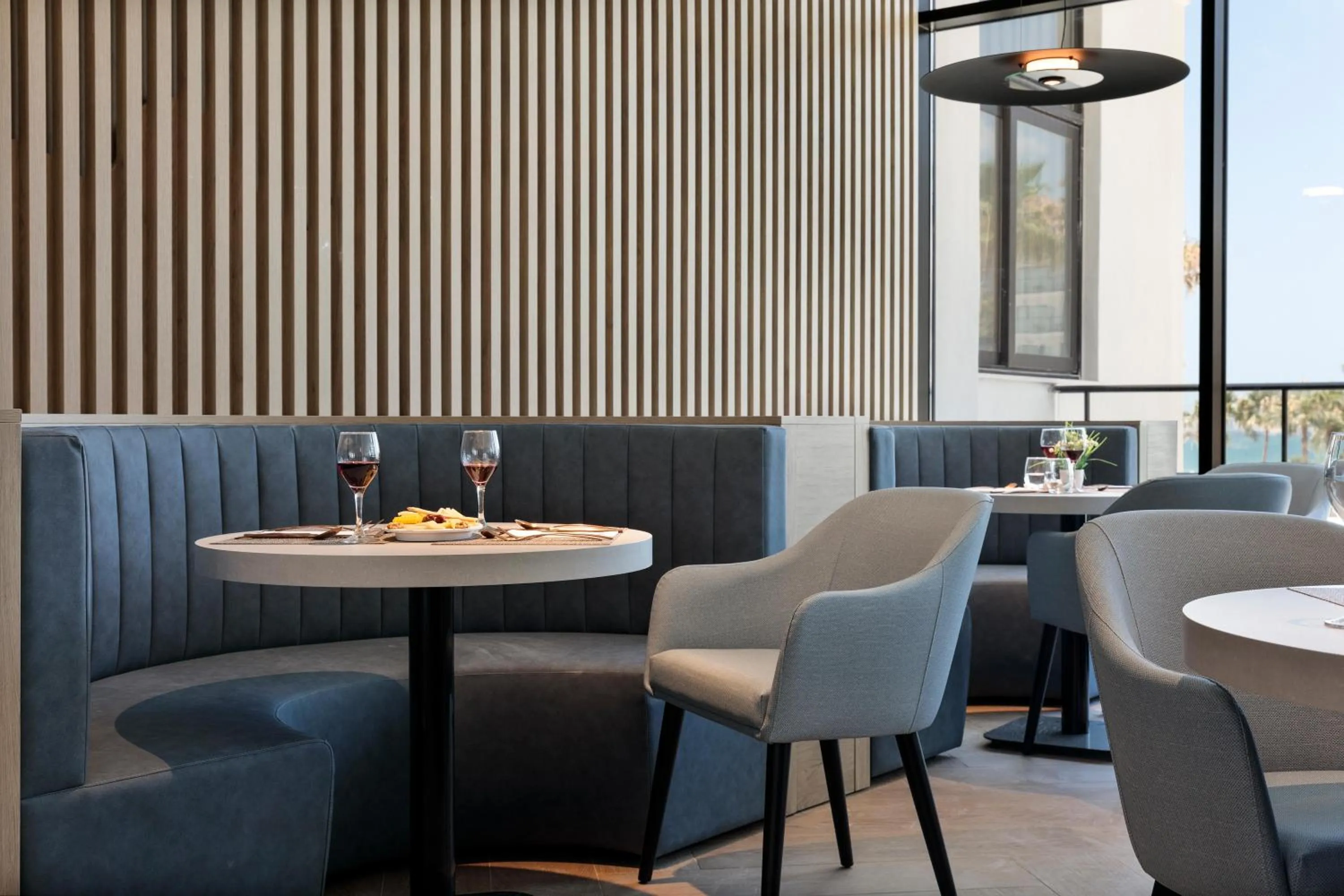 Restaurant/places to eat in Hotel Best Triton