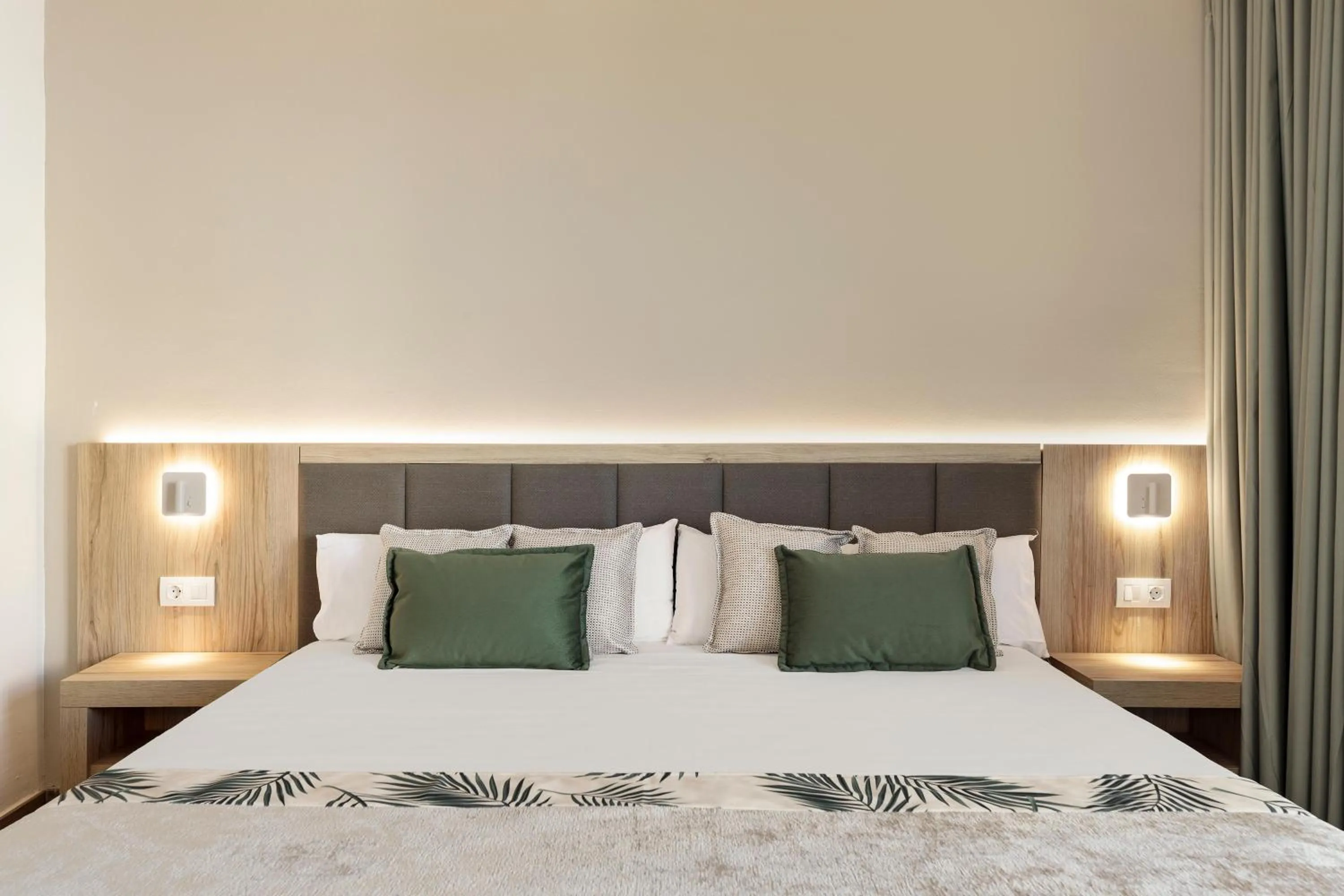 Photo of the whole room, Bed in Hotel Best Triton