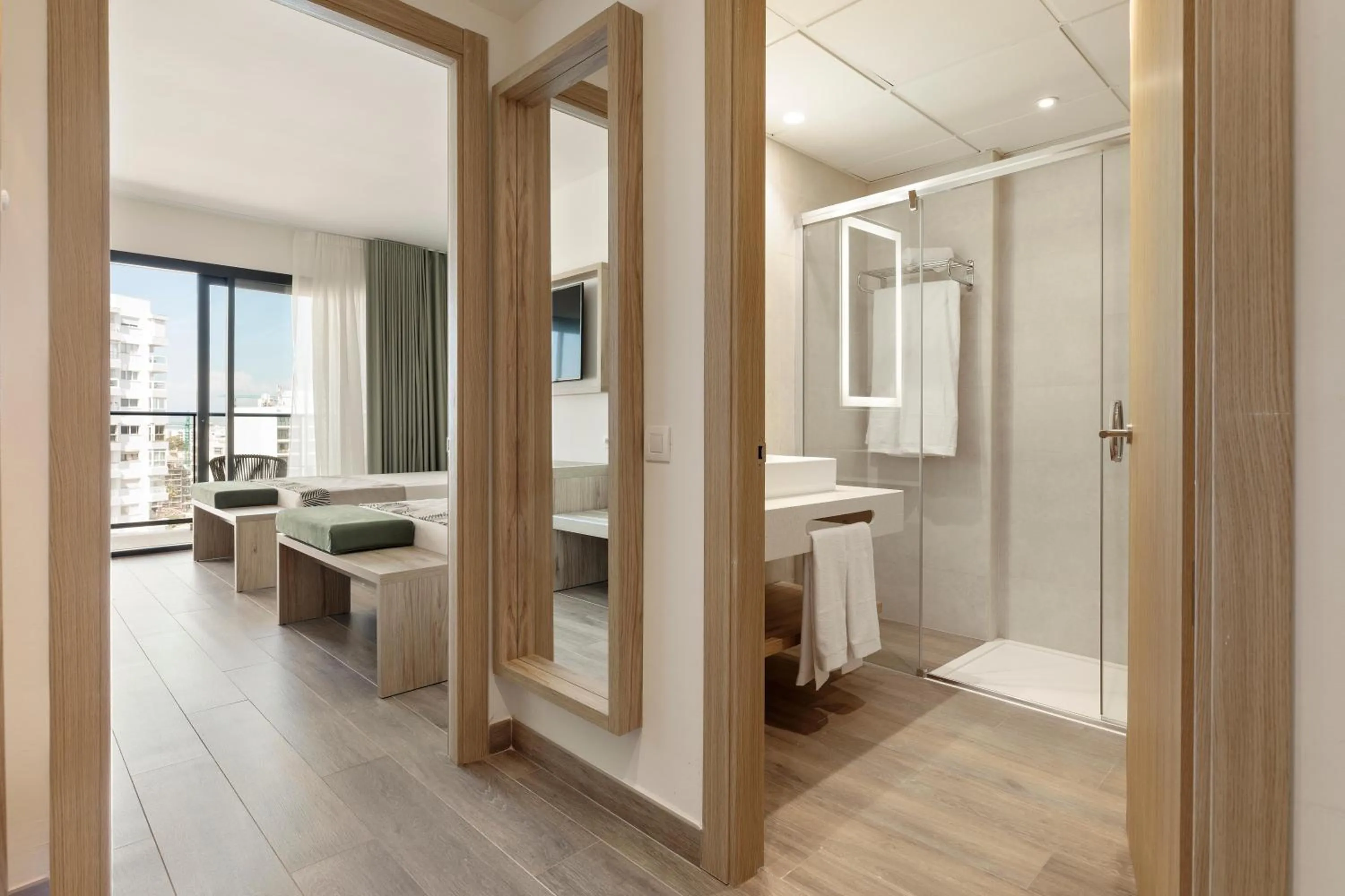 Photo of the whole room in Hotel Best Triton