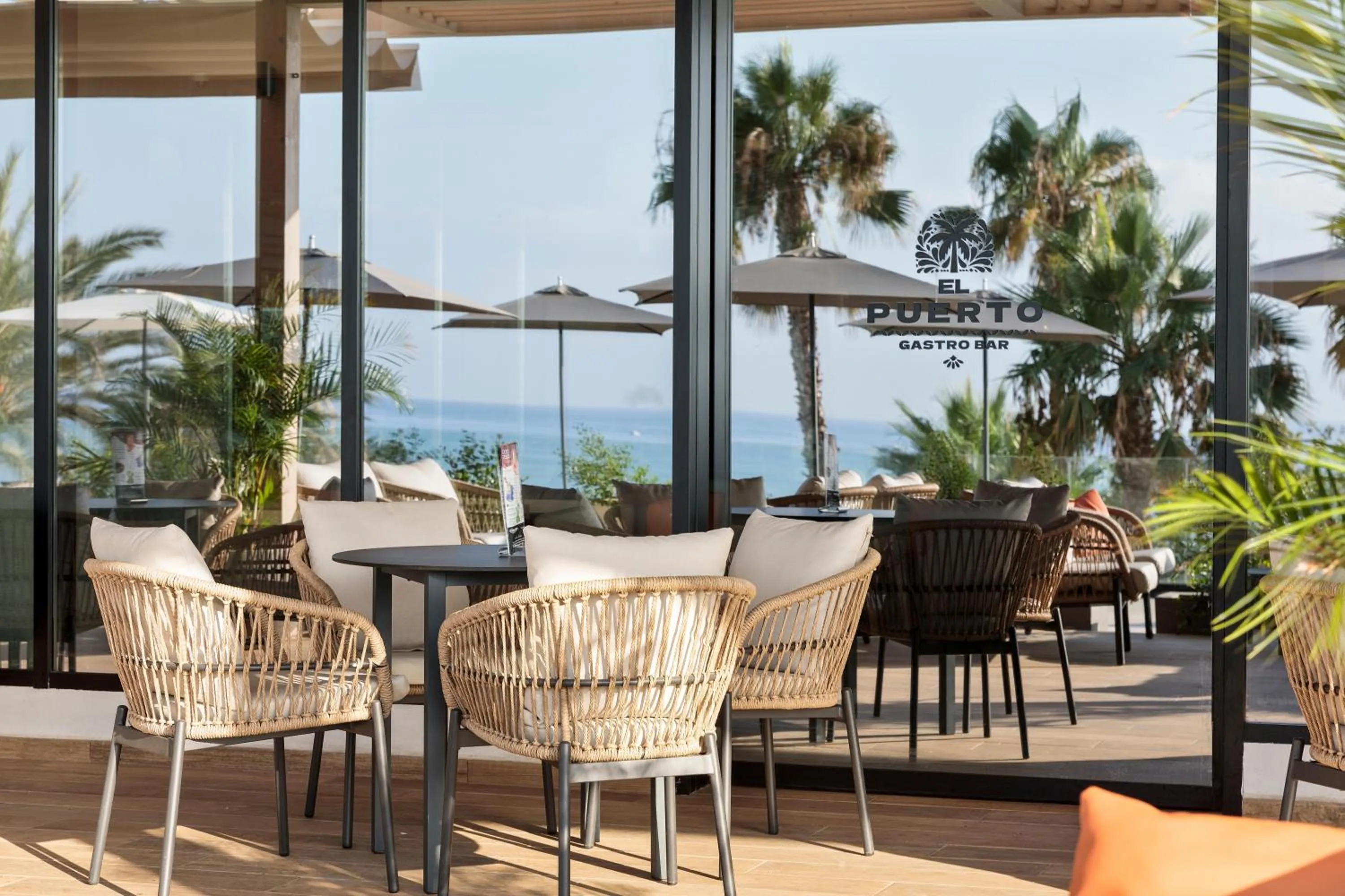 Lounge or bar in Hotel Best Triton