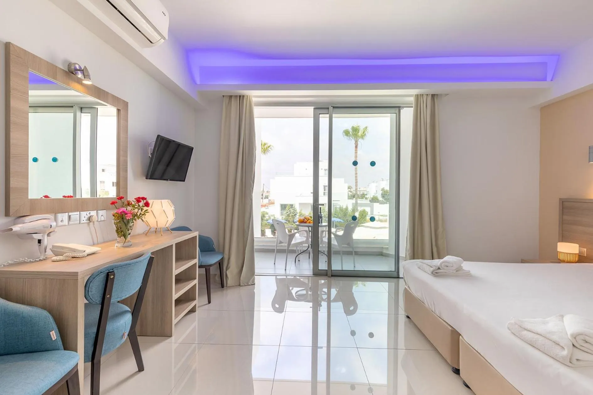 Bedroom, Bed in Bellini Hotel