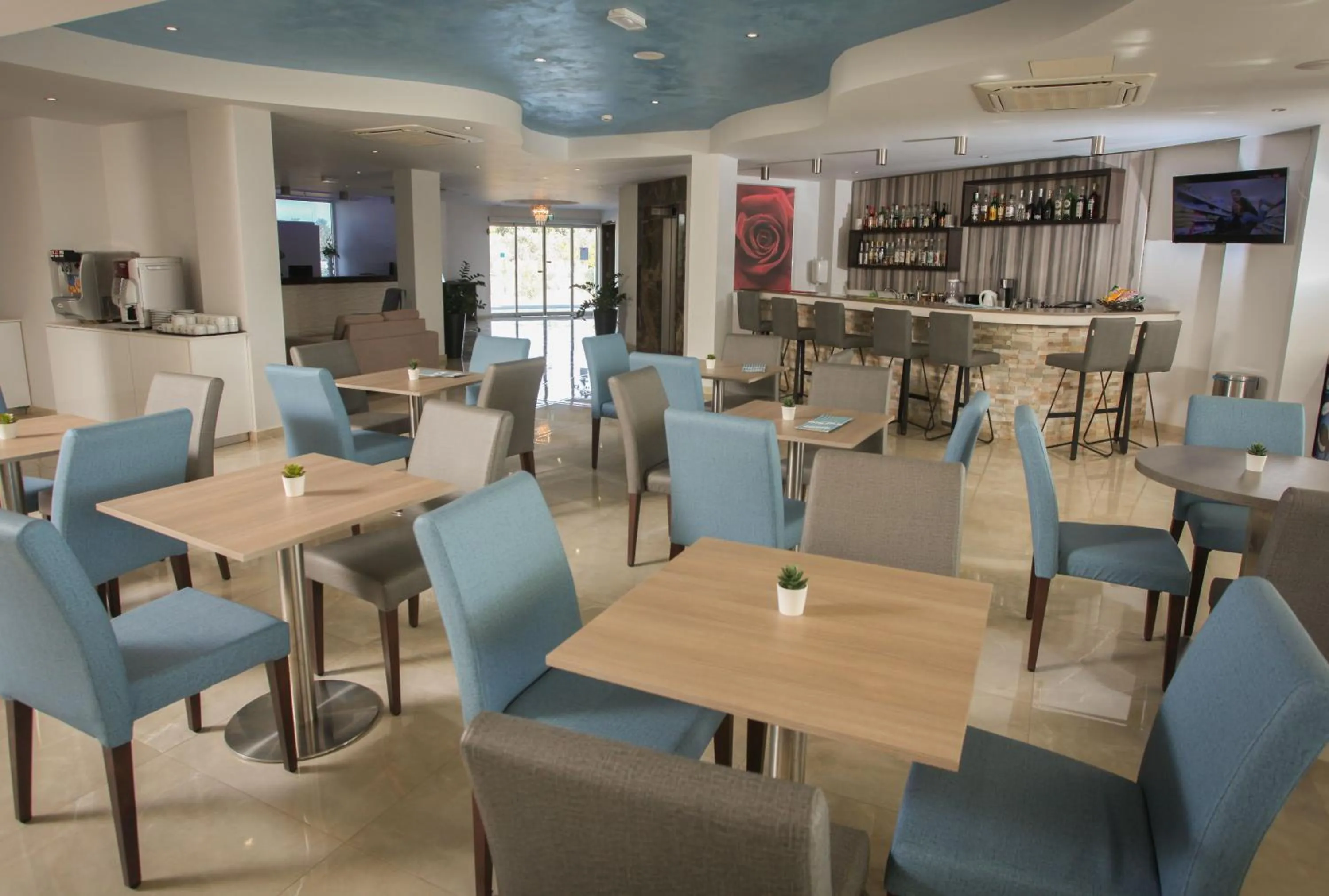 Restaurant/places to eat in Bellini Hotel