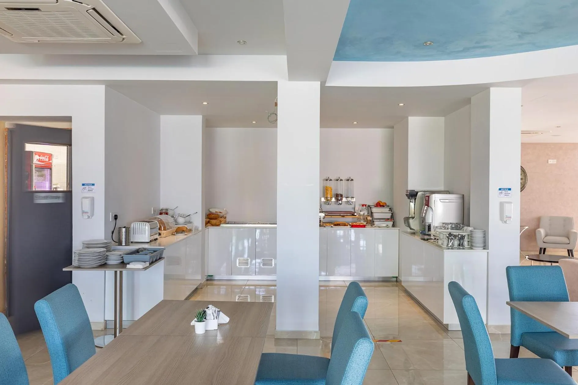 Restaurant/places to eat in Bellini Hotel