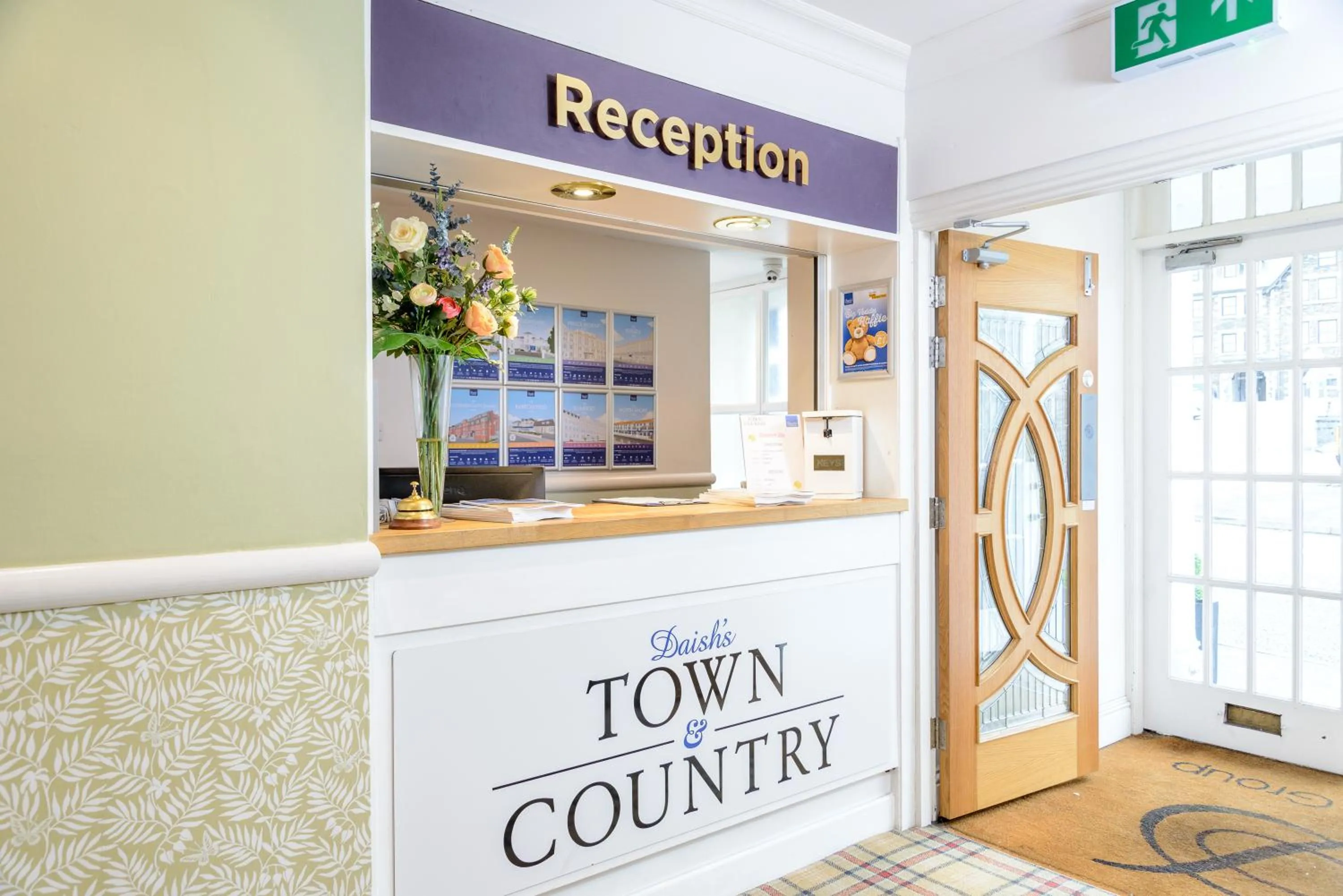 Lobby or reception in County Hotel