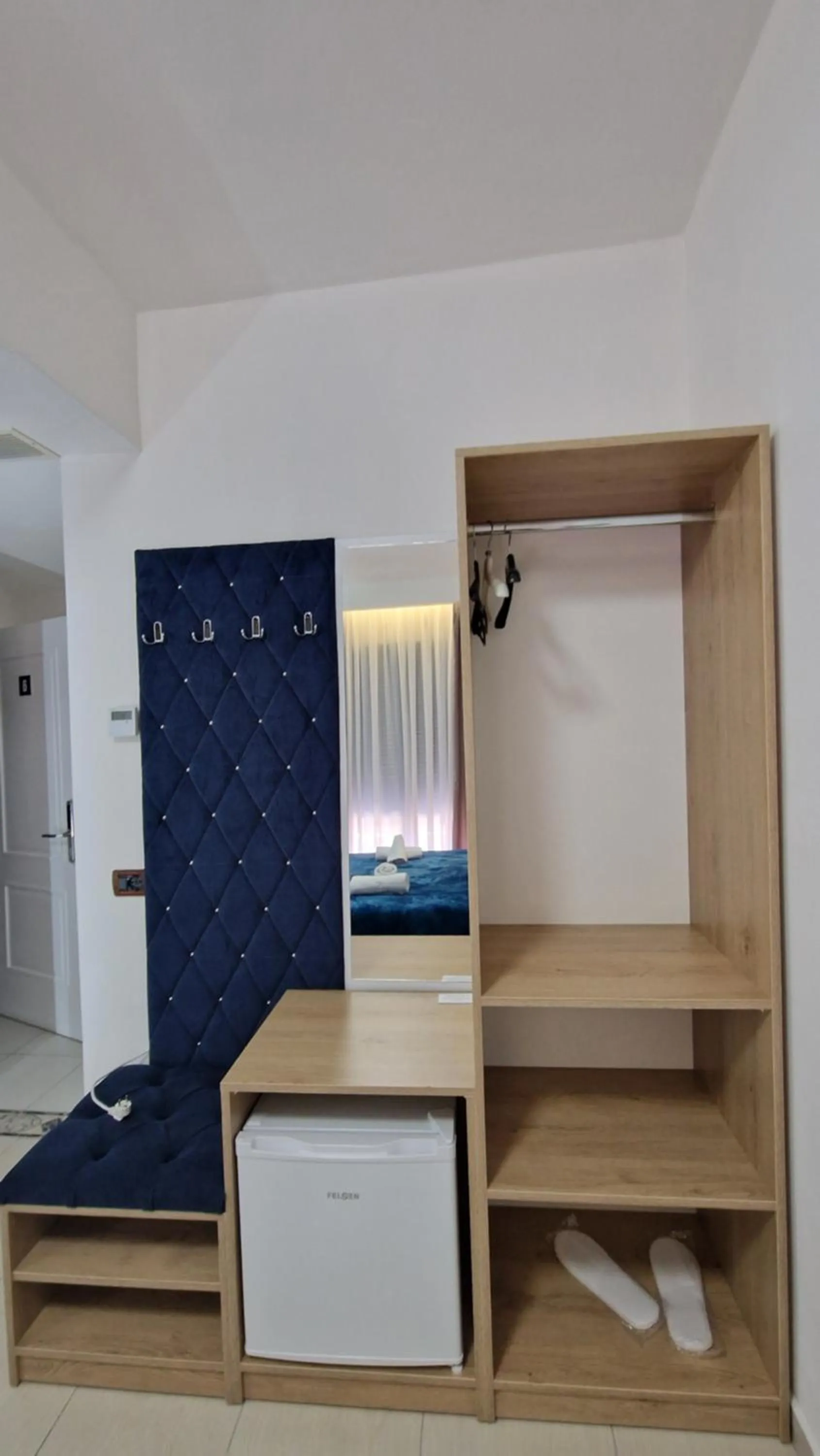 wardrobe in Frekel Hotel