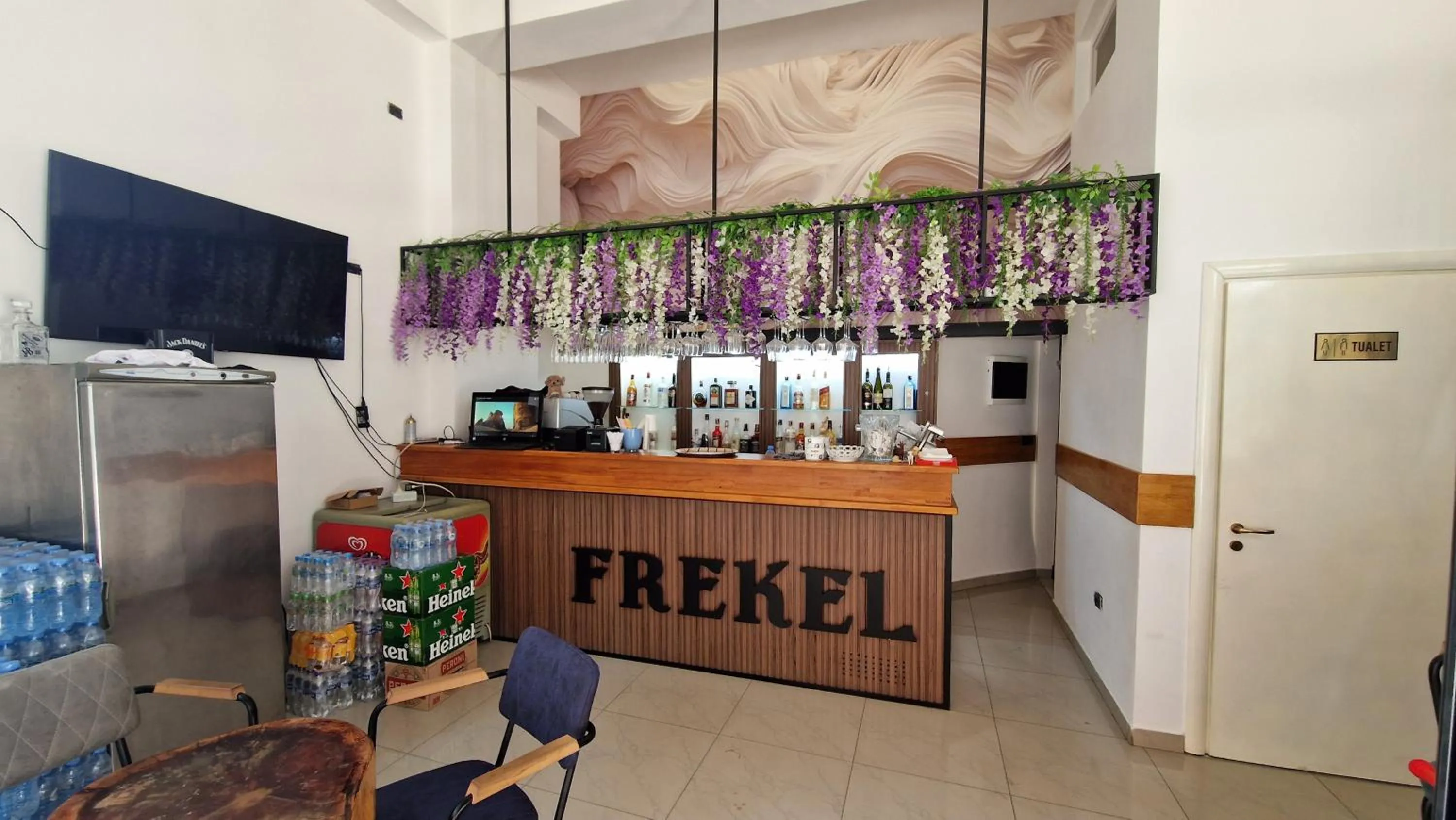 Restaurant/places to eat in Frekel Hotel