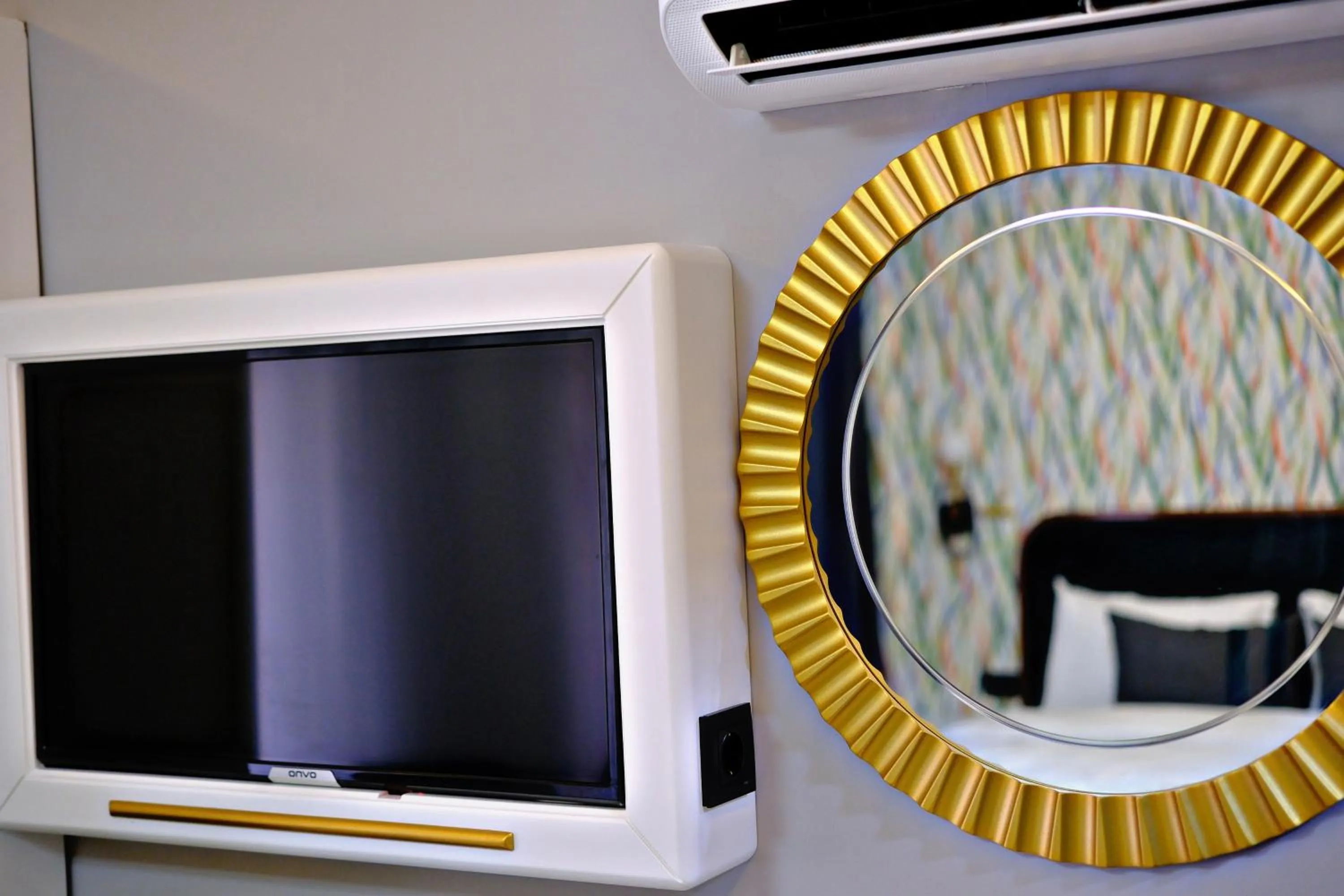 TV and multimedia in the saint hotel