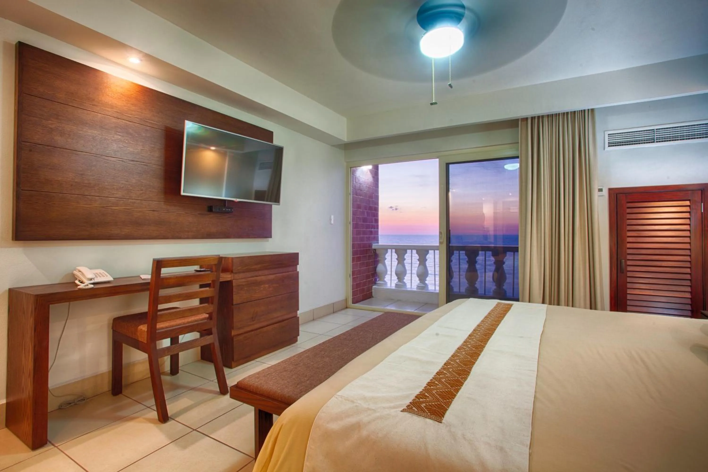 View (from property/room), Bed in Costa Sur Resort, Classico Collection by Sonesta