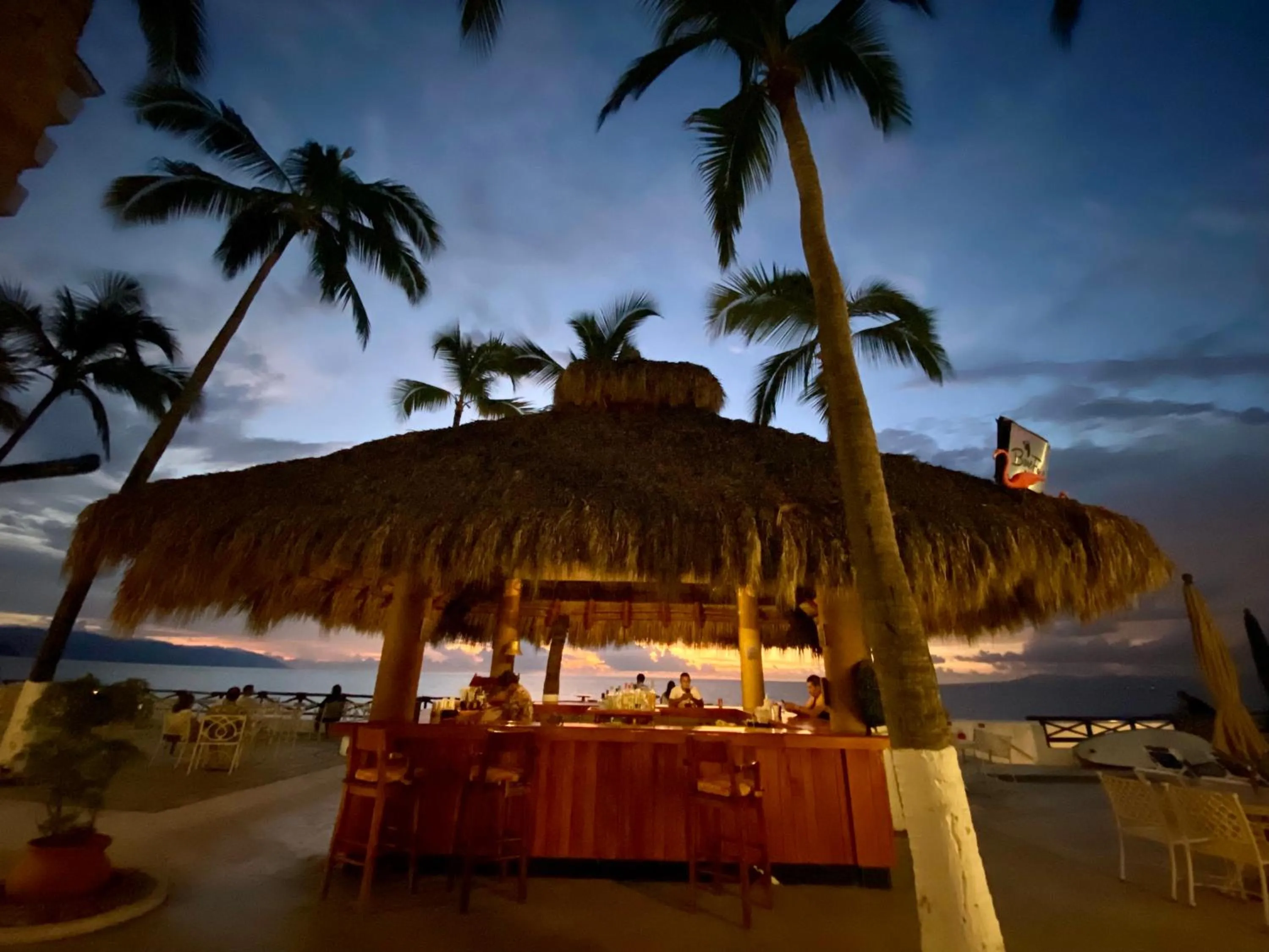 Lounge or bar in Costa Sur Resort, Classico Collection by Sonesta