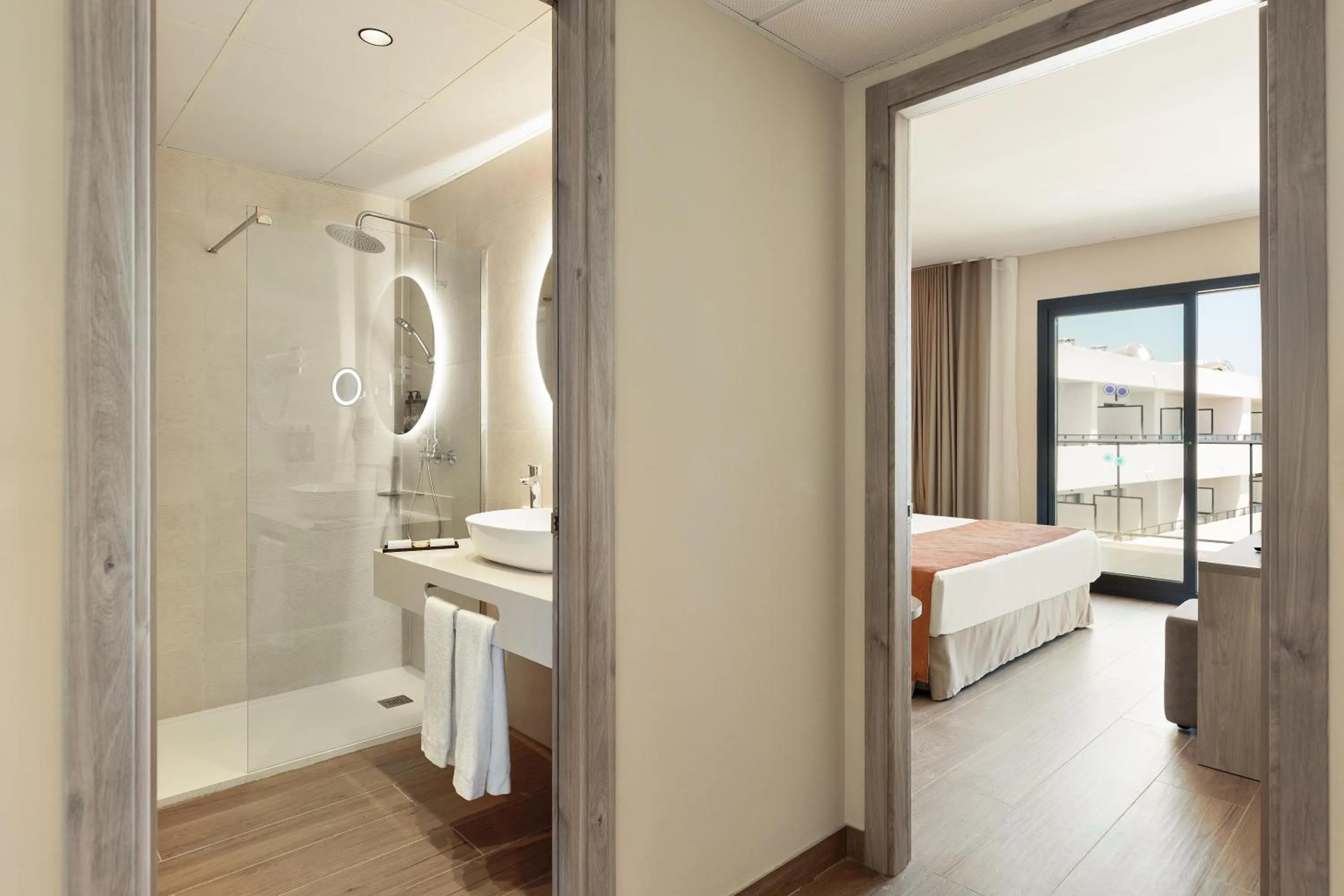 Bathroom, Bed in Hotel Best Oasis Tropical